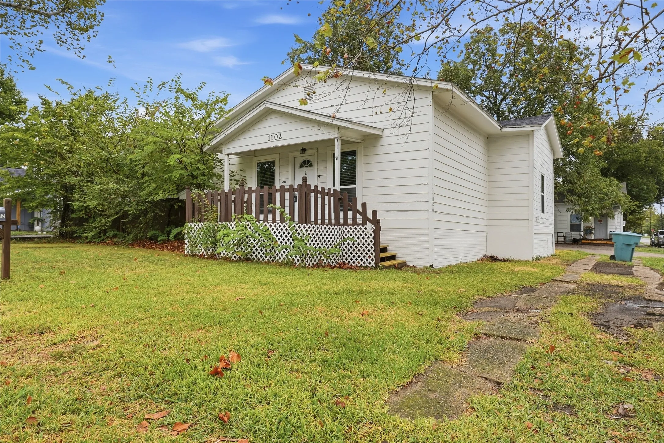 Duplex For Rent in Grayson County , 1102 E Lamar Street A, Sherman, Texas 75090, 4 Bedroom, 2 Bathroom, Garage spaces, 1,466 Sqft, built in 1890, mls#21402543, Real Estate Agent in Sherman, Homes For Rent in Grayson county, Homes For Rent in Sherman, Realtor in Sherman Texas, Real Estate Brokerage Independent Realty Texas, Luminita Cordes Realtor