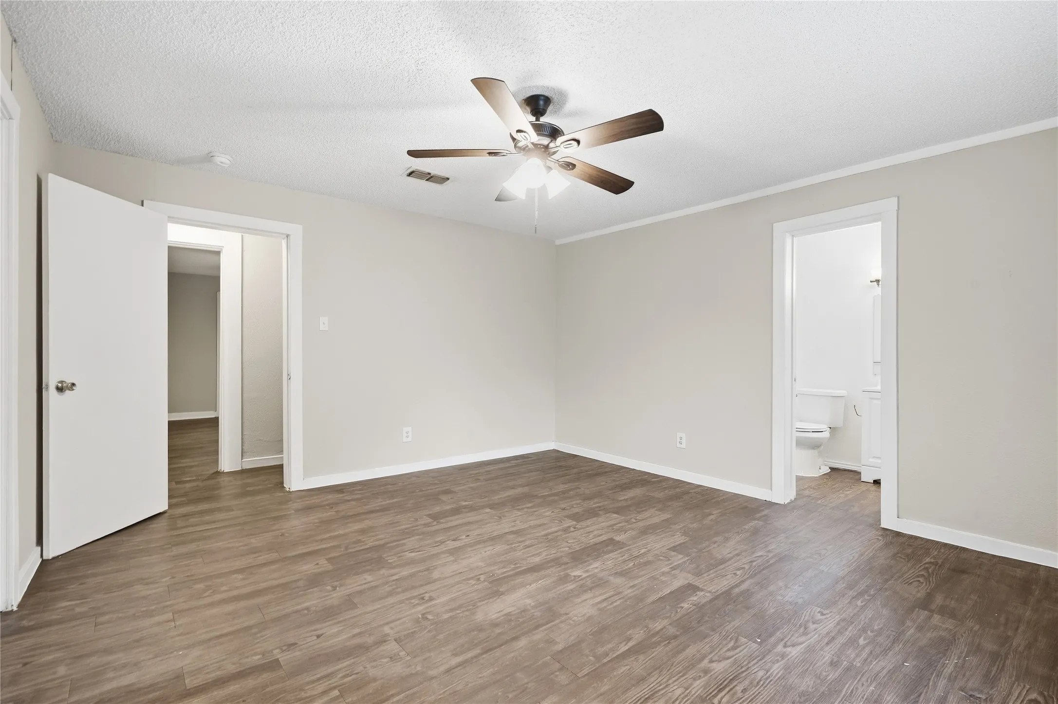 Duplex For Rent in Grayson County , 1102 E Lamar Street A, Sherman, Texas 75090, 4 Bedroom, 2 Bathroom, Garage spaces, 1,466 Sqft, built in 1890, mls#21402543, Real Estate Agent in Sherman, Homes For Rent in Grayson county, Homes For Rent in Sherman, Realtor in Sherman Texas, Real Estate Brokerage Independent Realty Texas, Luminita Cordes Realtor