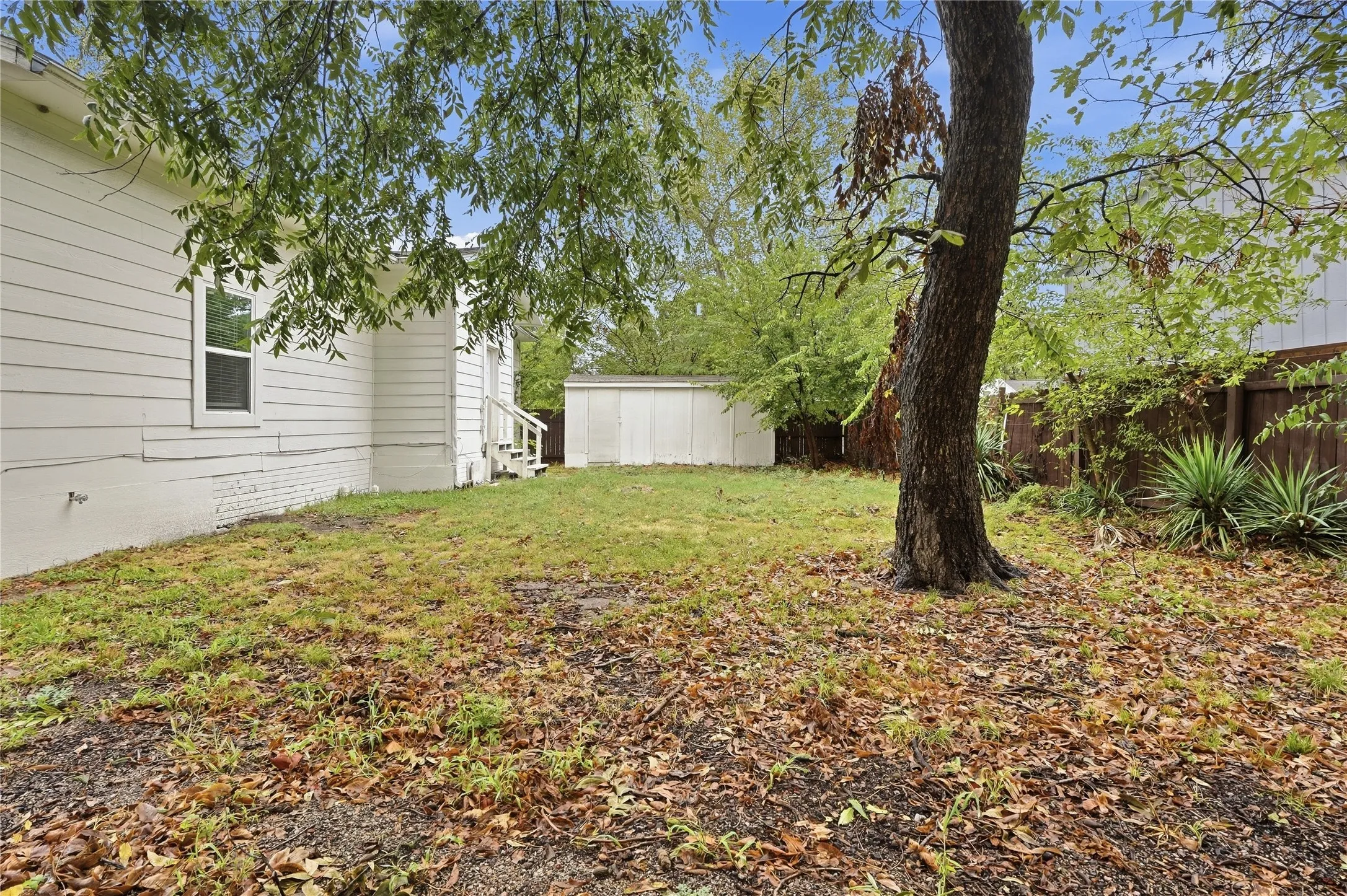 Duplex For Rent in Grayson County , 1102 E Lamar Street A, Sherman, Texas 75090, 4 Bedroom, 2 Bathroom, Garage spaces, 1,466 Sqft, built in 1890, mls#21402543, Real Estate Agent in Sherman, Homes For Rent in Grayson county, Homes For Rent in Sherman, Realtor in Sherman Texas, Real Estate Brokerage Independent Realty Texas, Luminita Cordes Realtor