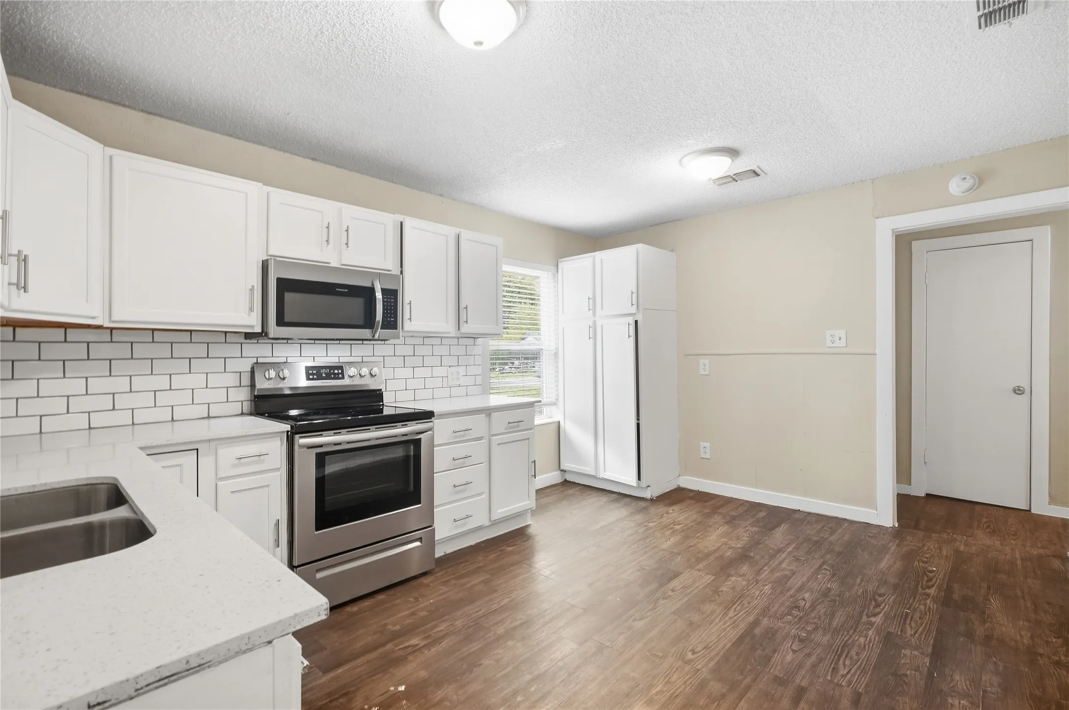 Duplex For Rent in Grayson County , 1102 E Lamar Street A, Sherman, Texas 75090, 4 Bedroom, 2 Bathroom, Garage spaces, 1,466 Sqft, built in 1890, mls#21402543, Real Estate Agent in Sherman, Homes For Rent in Grayson county, Homes For Rent in Sherman, Realtor in Sherman Texas, Real Estate Brokerage Independent Realty Texas, Luminita Cordes Realtor