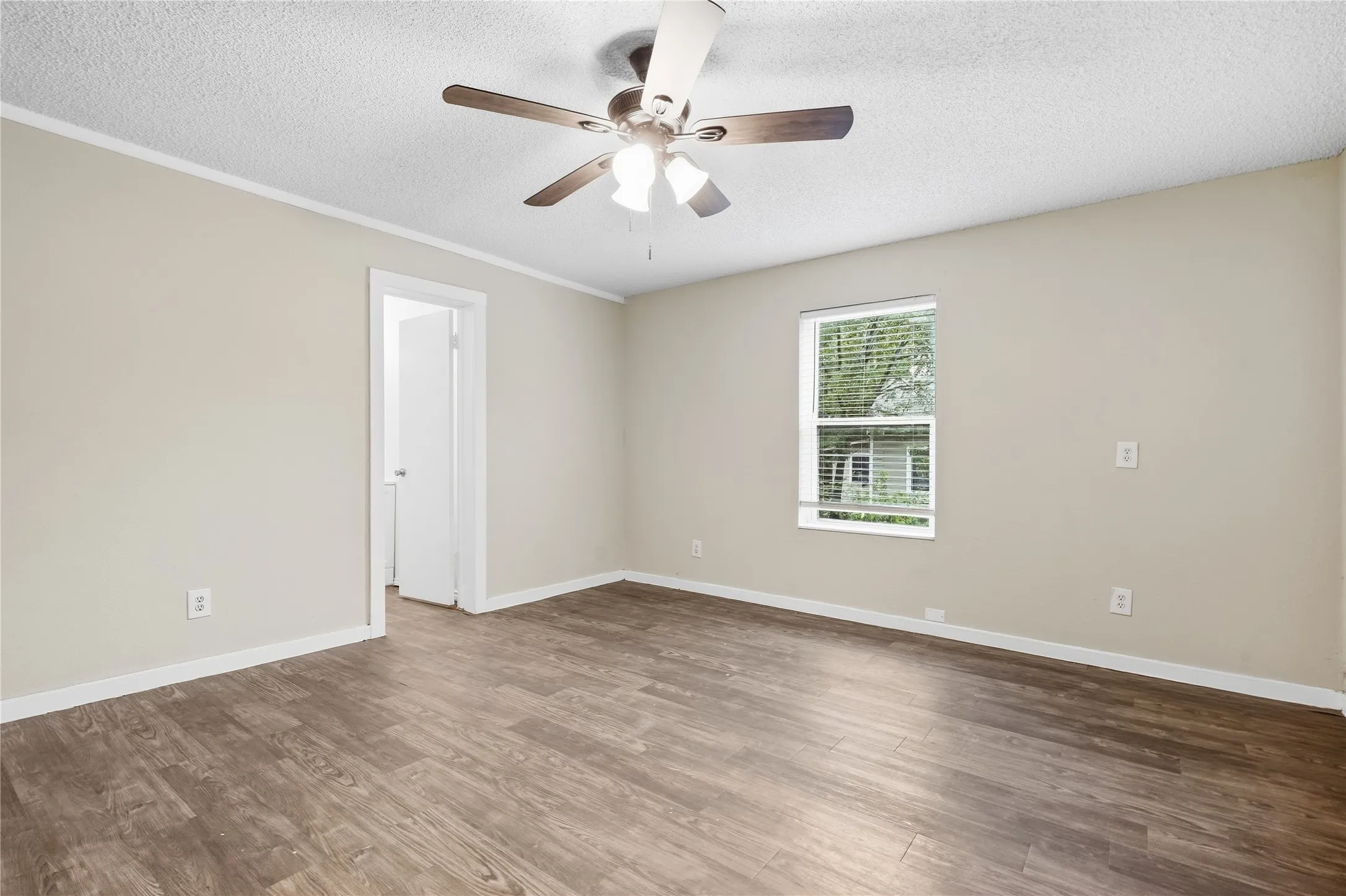 Duplex For Rent in Grayson County , 1102 E Lamar Street A, Sherman, Texas 75090, 4 Bedroom, 2 Bathroom, Garage spaces, 1,466 Sqft, built in 1890, mls#21402543, Real Estate Agent in Sherman, Homes For Rent in Grayson county, Homes For Rent in Sherman, Realtor in Sherman Texas, Real Estate Brokerage Independent Realty Texas, Luminita Cordes Realtor