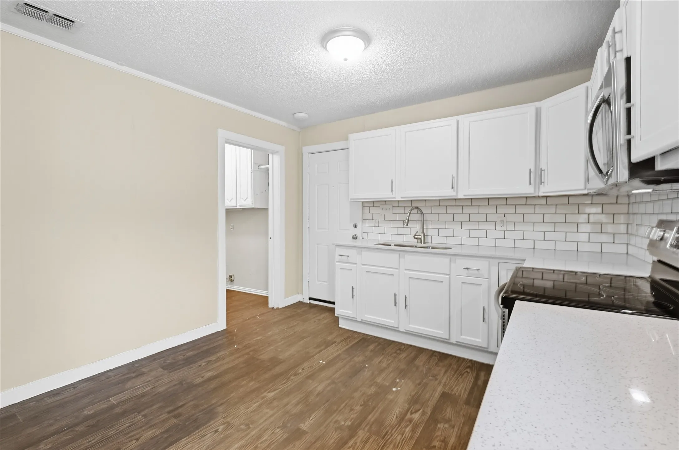Duplex For Rent in Grayson County , 1102 E Lamar Street A, Sherman, Texas 75090, 4 Bedroom, 2 Bathroom, Garage spaces, 1,466 Sqft, built in 1890, mls#21402543, Real Estate Agent in Sherman, Homes For Rent in Grayson county, Homes For Rent in Sherman, Realtor in Sherman Texas, Real Estate Brokerage Independent Realty Texas, Luminita Cordes Realtor