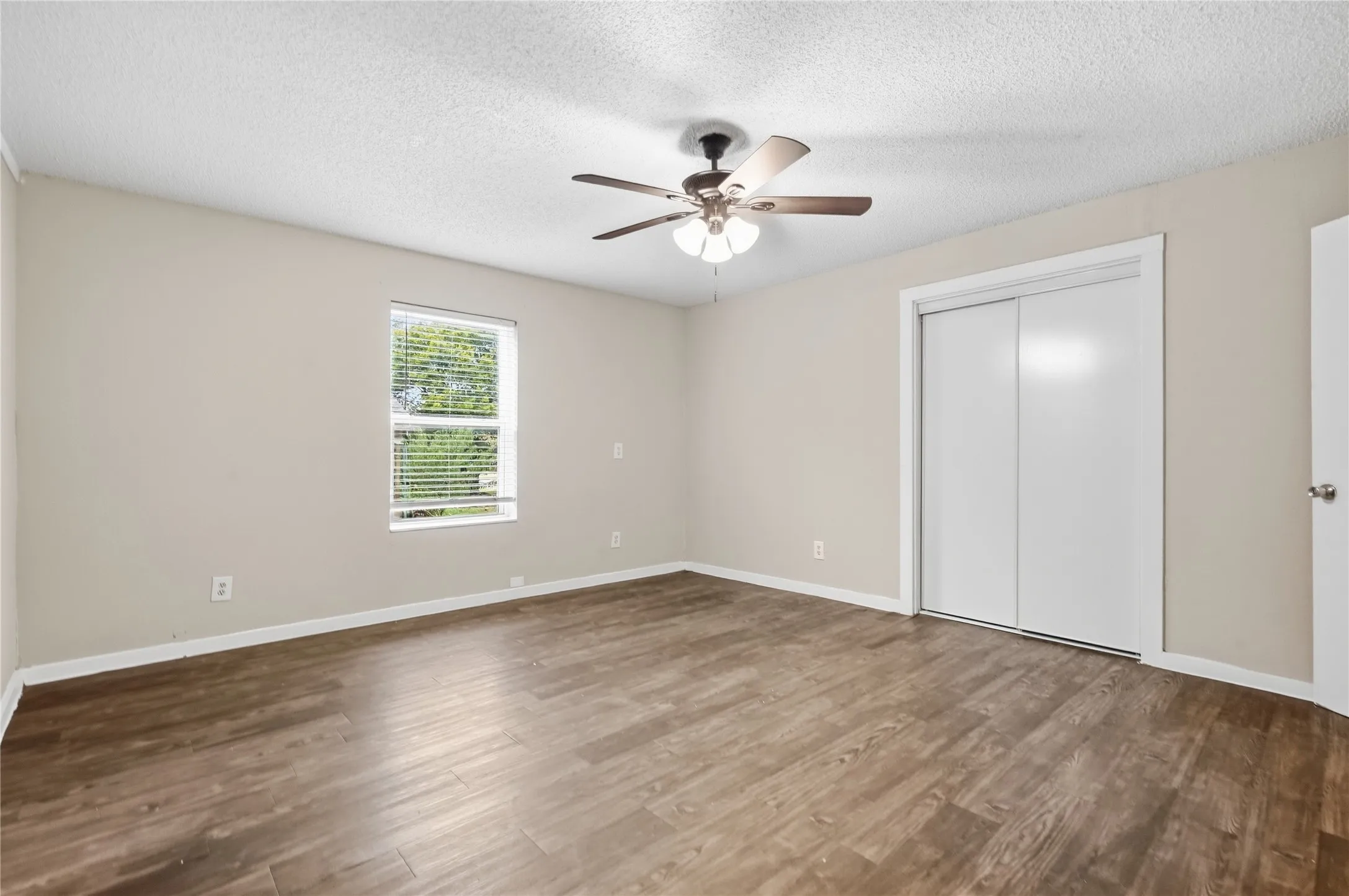 Duplex For Rent in Grayson County , 1102 E Lamar Street A, Sherman, Texas 75090, 4 Bedroom, 2 Bathroom, Garage spaces, 1,466 Sqft, built in 1890, mls#21402543, Real Estate Agent in Sherman, Homes For Rent in Grayson county, Homes For Rent in Sherman, Realtor in Sherman Texas, Real Estate Brokerage Independent Realty Texas, Luminita Cordes Realtor