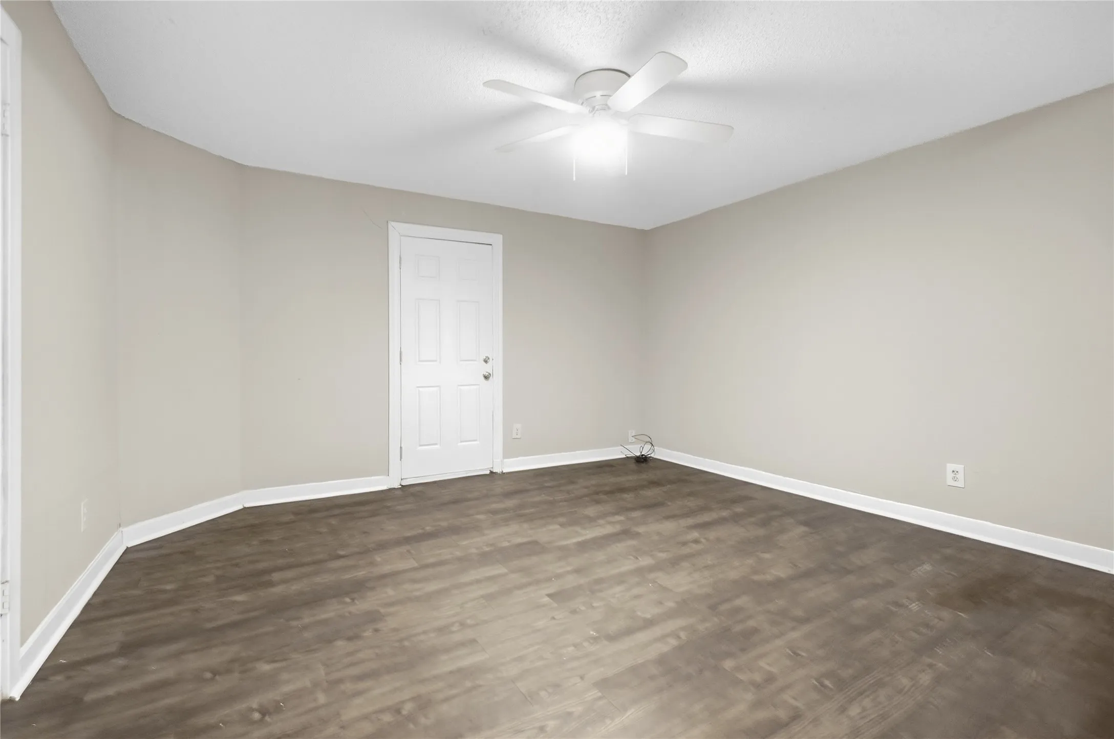 Duplex For Rent in Grayson County , 1102 E Lamar Street A, Sherman, Texas 75090, 4 Bedroom, 2 Bathroom, Garage spaces, 1,466 Sqft, built in 1890, mls#21402543, Real Estate Agent in Sherman, Homes For Rent in Grayson county, Homes For Rent in Sherman, Realtor in Sherman Texas, Real Estate Brokerage Independent Realty Texas, Luminita Cordes Realtor