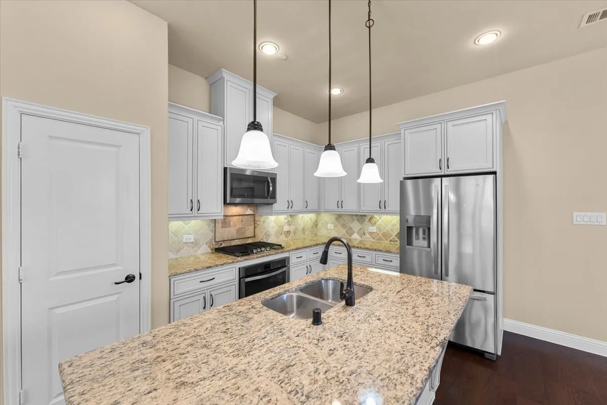 Single Family Residence For Rent in Denton County , 290 Almanor Street, Lewisville, Texas 75056, 3 Bedroom, 4 Bathroom, 2 Garage spaces, 2,079 Sqft, built in 2017, mls#21401702, Real Estate Agent in Lewisville, Homes For Rent in Denton county, Homes For Rent in Lewisville, Realtor in Lewisville Texas, Real Estate Brokerage Independent Realty Texas, Luminita Cordes Realtor