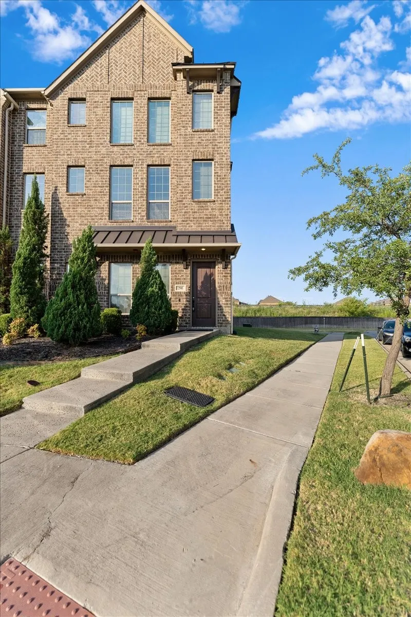 Single Family Residence For Rent in Denton County , 290 Almanor Street, Lewisville, Texas 75056, 3 Bedroom, 4 Bathroom, 2 Garage spaces, 2,079 Sqft, built in 2017, mls#21401702, Real Estate Agent in Lewisville, Homes For Rent in Denton county, Homes For Rent in Lewisville, Realtor in Lewisville Texas, Real Estate Brokerage Independent Realty Texas, Luminita Cordes Realtor