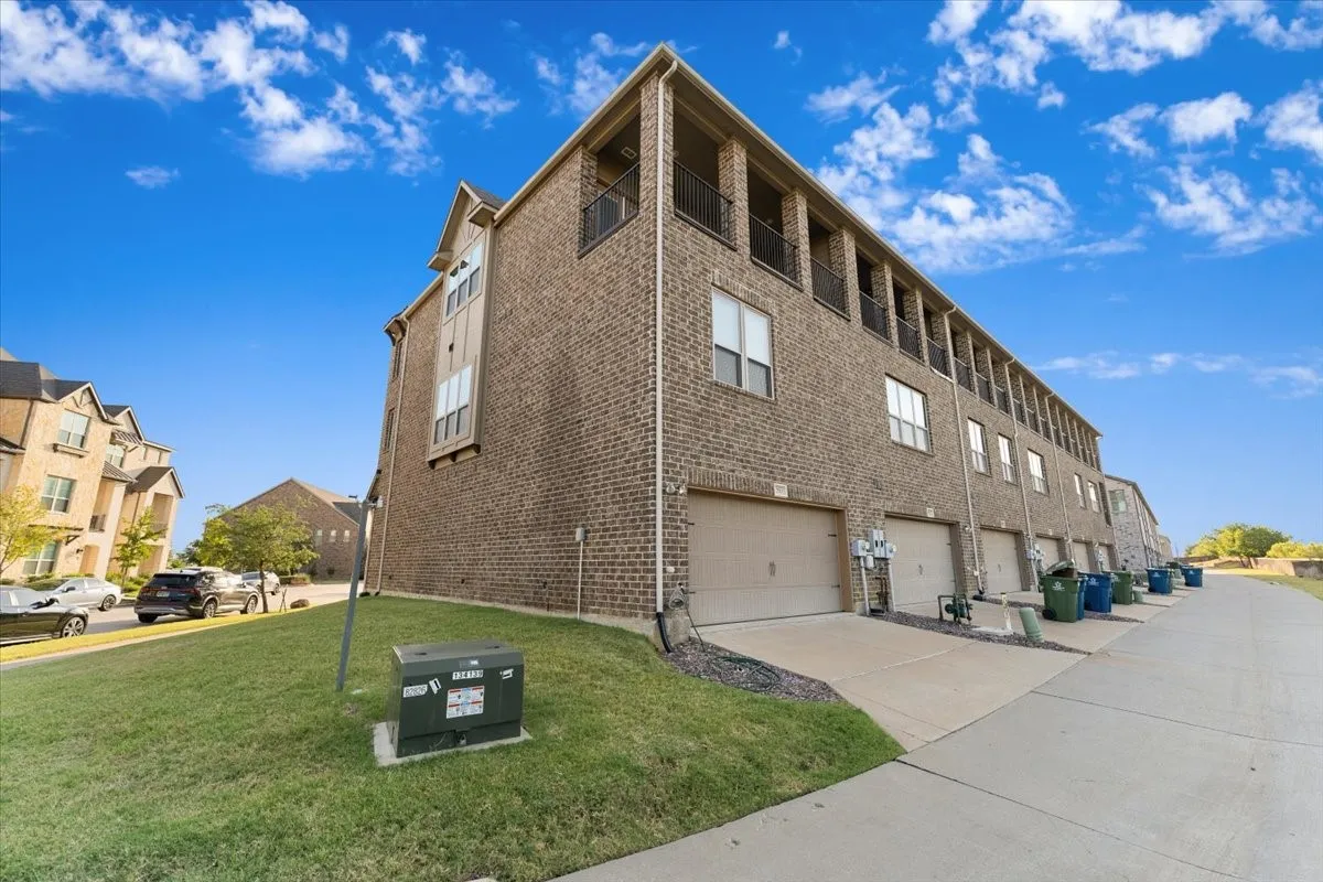 Single Family Residence For Rent in Denton County , 290 Almanor Street, Lewisville, Texas 75056, 3 Bedroom, 4 Bathroom, 2 Garage spaces, 2,079 Sqft, built in 2017, mls#21401702, Real Estate Agent in Lewisville, Homes For Rent in Denton county, Homes For Rent in Lewisville, Realtor in Lewisville Texas, Real Estate Brokerage Independent Realty Texas, Luminita Cordes Realtor