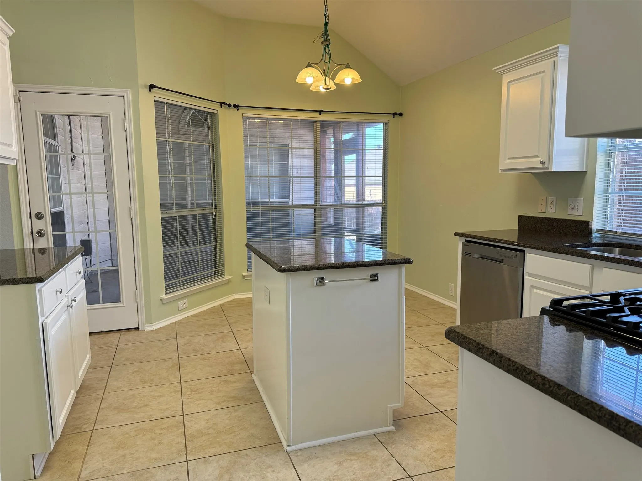 Single Family Residence For Rent in Collin County , 6721 Candlecreek Lane, Plano, Texas 75024, 3 Bedroom, 2 Bathroom, 2 Garage spaces, 1,827 Sqft, built in 1996, mls#21401790, Real Estate Agent in Plano, Homes For Rent in Collin county, Homes For Rent in Plano, Realtor in Plano Texas, Real Estate Brokerage Independent Realty Texas, Luminita Cordes Realtor