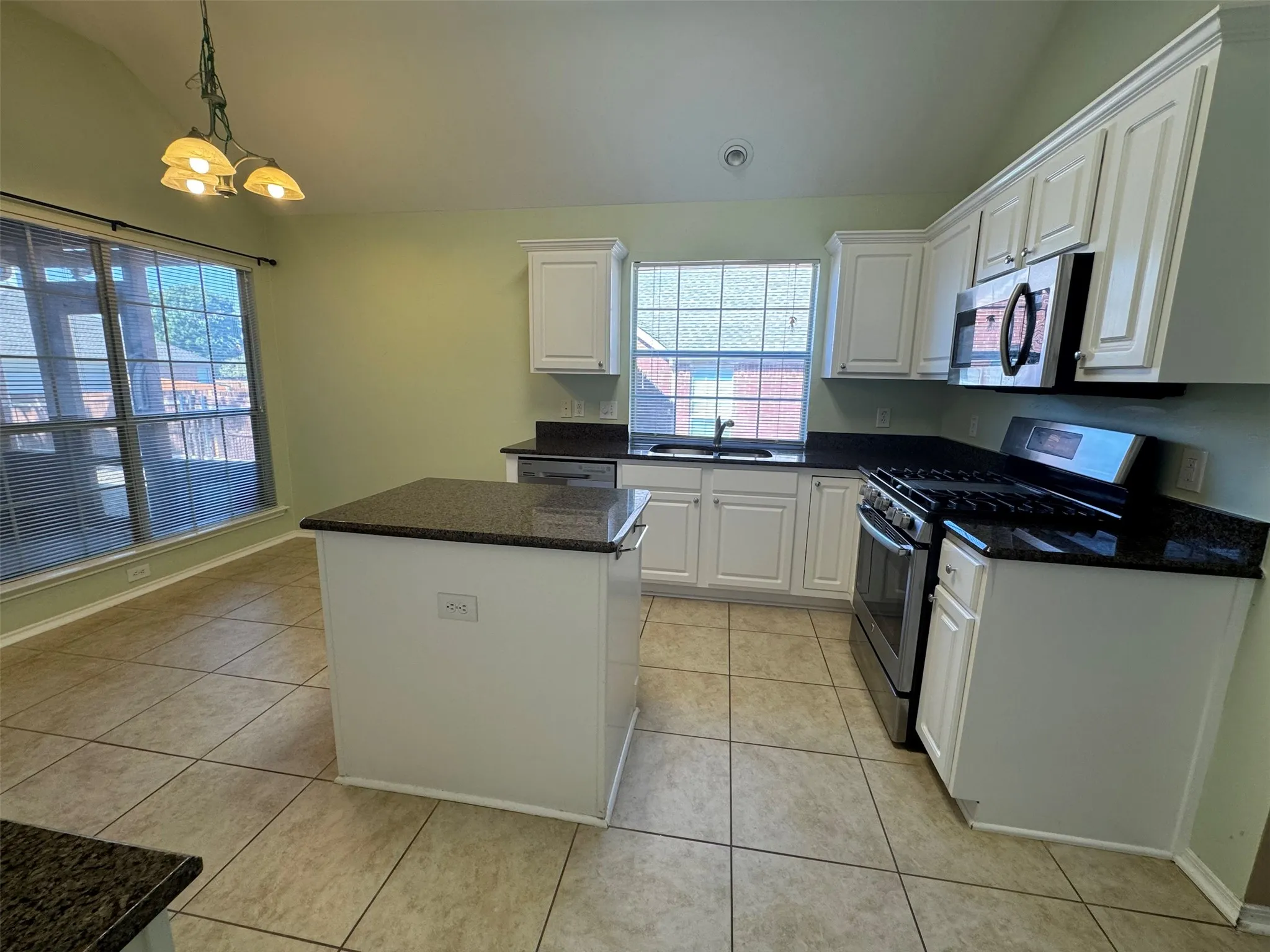 Single Family Residence For Rent in Collin County , 6721 Candlecreek Lane, Plano, Texas 75024, 3 Bedroom, 2 Bathroom, 2 Garage spaces, 1,827 Sqft, built in 1996, mls#21401790, Real Estate Agent in Plano, Homes For Rent in Collin county, Homes For Rent in Plano, Realtor in Plano Texas, Real Estate Brokerage Independent Realty Texas, Luminita Cordes Realtor