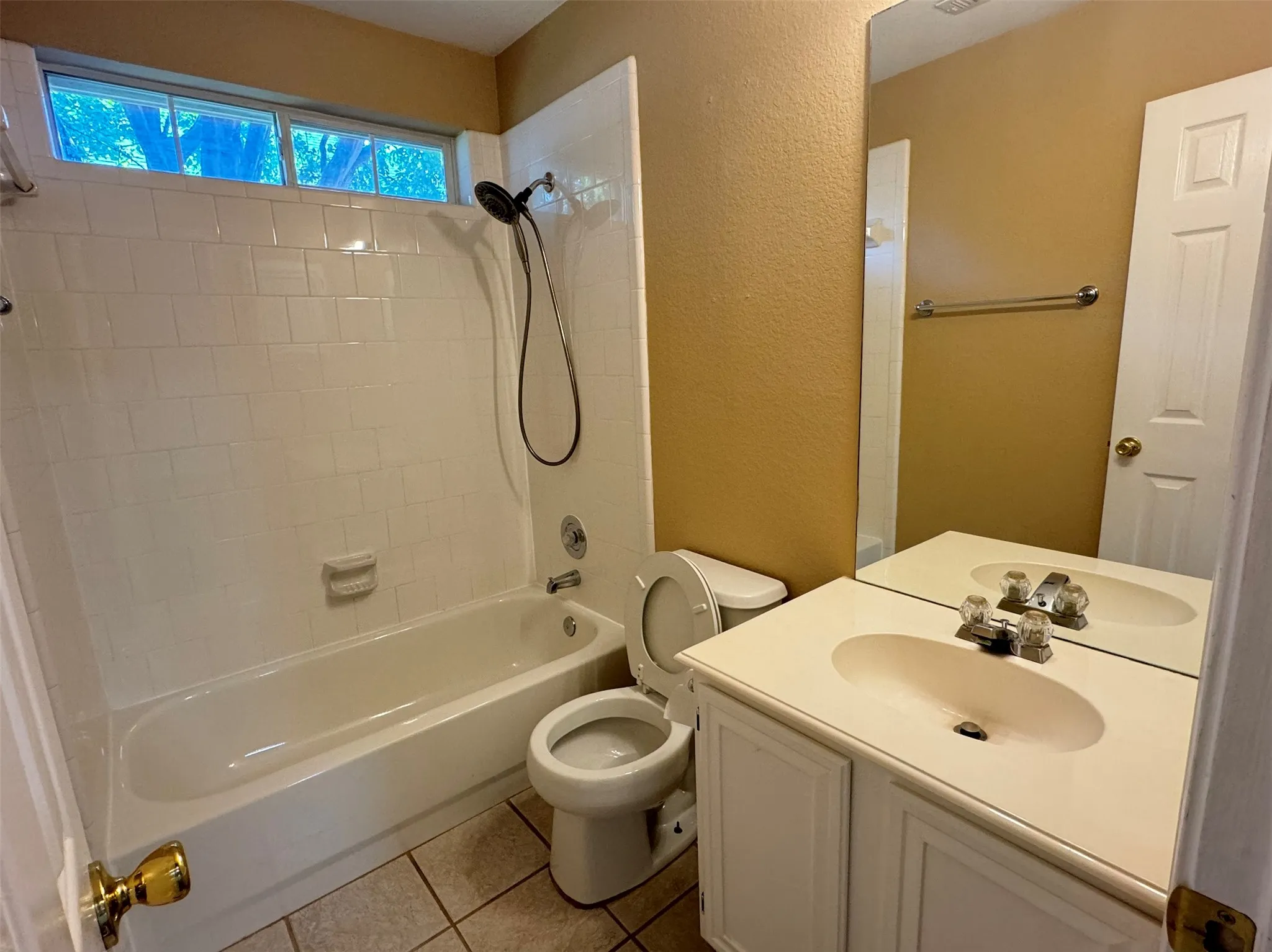 Single Family Residence For Rent in Collin County , 6721 Candlecreek Lane, Plano, Texas 75024, 3 Bedroom, 2 Bathroom, 2 Garage spaces, 1,827 Sqft, built in 1996, mls#21401790, Real Estate Agent in Plano, Homes For Rent in Collin county, Homes For Rent in Plano, Realtor in Plano Texas, Real Estate Brokerage Independent Realty Texas, Luminita Cordes Realtor