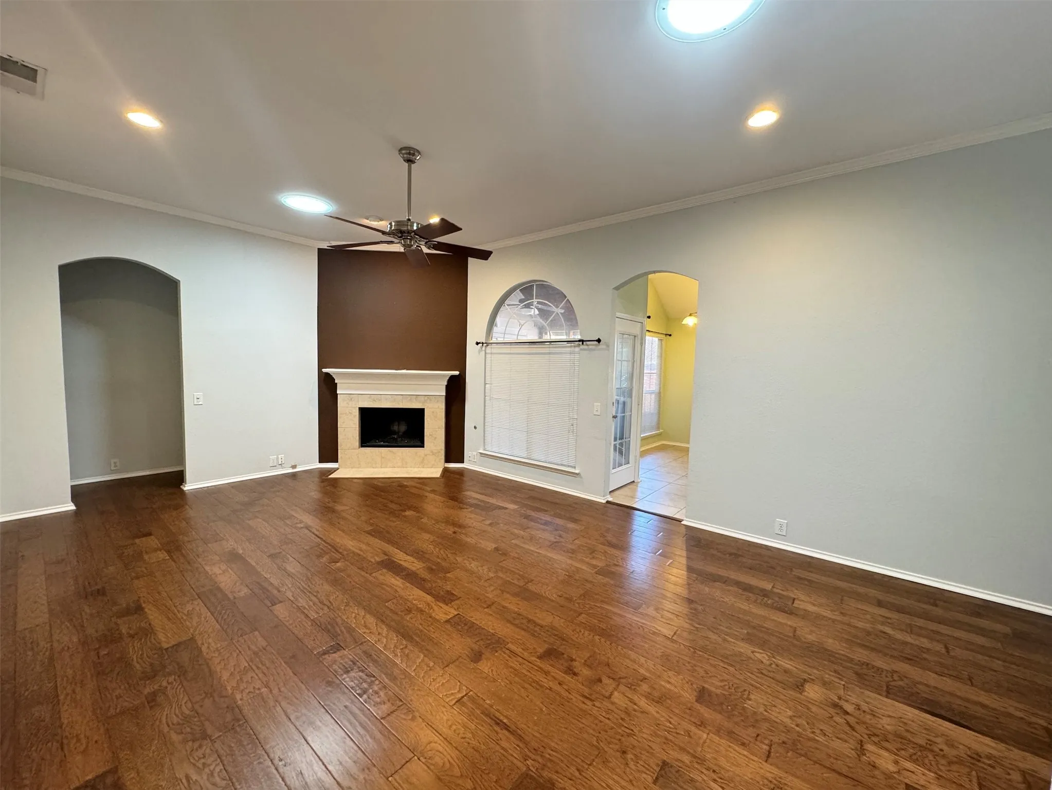 Single Family Residence For Rent in Collin County , 6721 Candlecreek Lane, Plano, Texas 75024, 3 Bedroom, 2 Bathroom, 2 Garage spaces, 1,827 Sqft, built in 1996, mls#21401790, Real Estate Agent in Plano, Homes For Rent in Collin county, Homes For Rent in Plano, Realtor in Plano Texas, Real Estate Brokerage Independent Realty Texas, Luminita Cordes Realtor