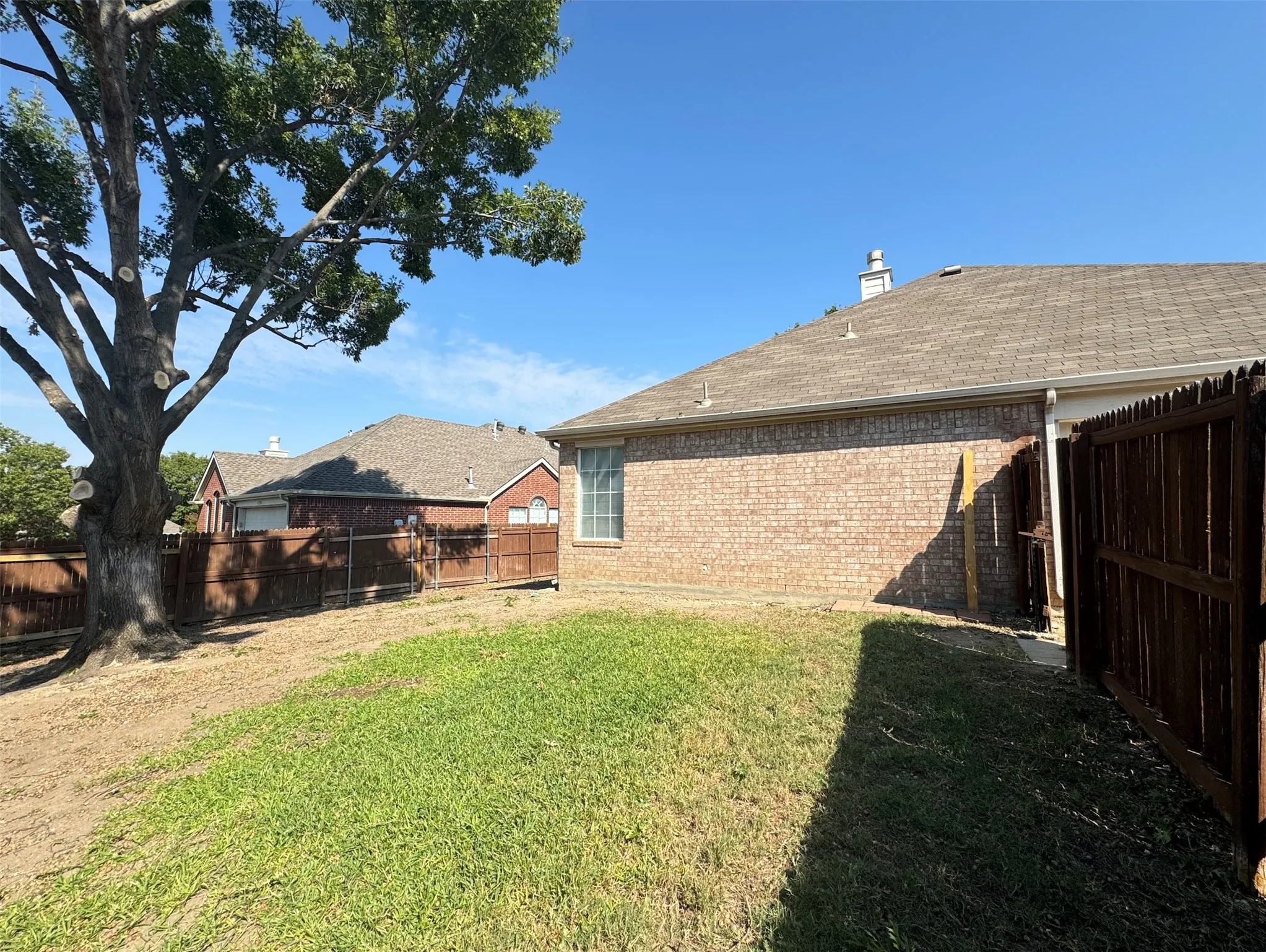 Single Family Residence For Rent in Collin County , 6721 Candlecreek Lane, Plano, Texas 75024, 3 Bedroom, 2 Bathroom, 2 Garage spaces, 1,827 Sqft, built in 1996, mls#21401790, Real Estate Agent in Plano, Homes For Rent in Collin county, Homes For Rent in Plano, Realtor in Plano Texas, Real Estate Brokerage Independent Realty Texas, Luminita Cordes Realtor