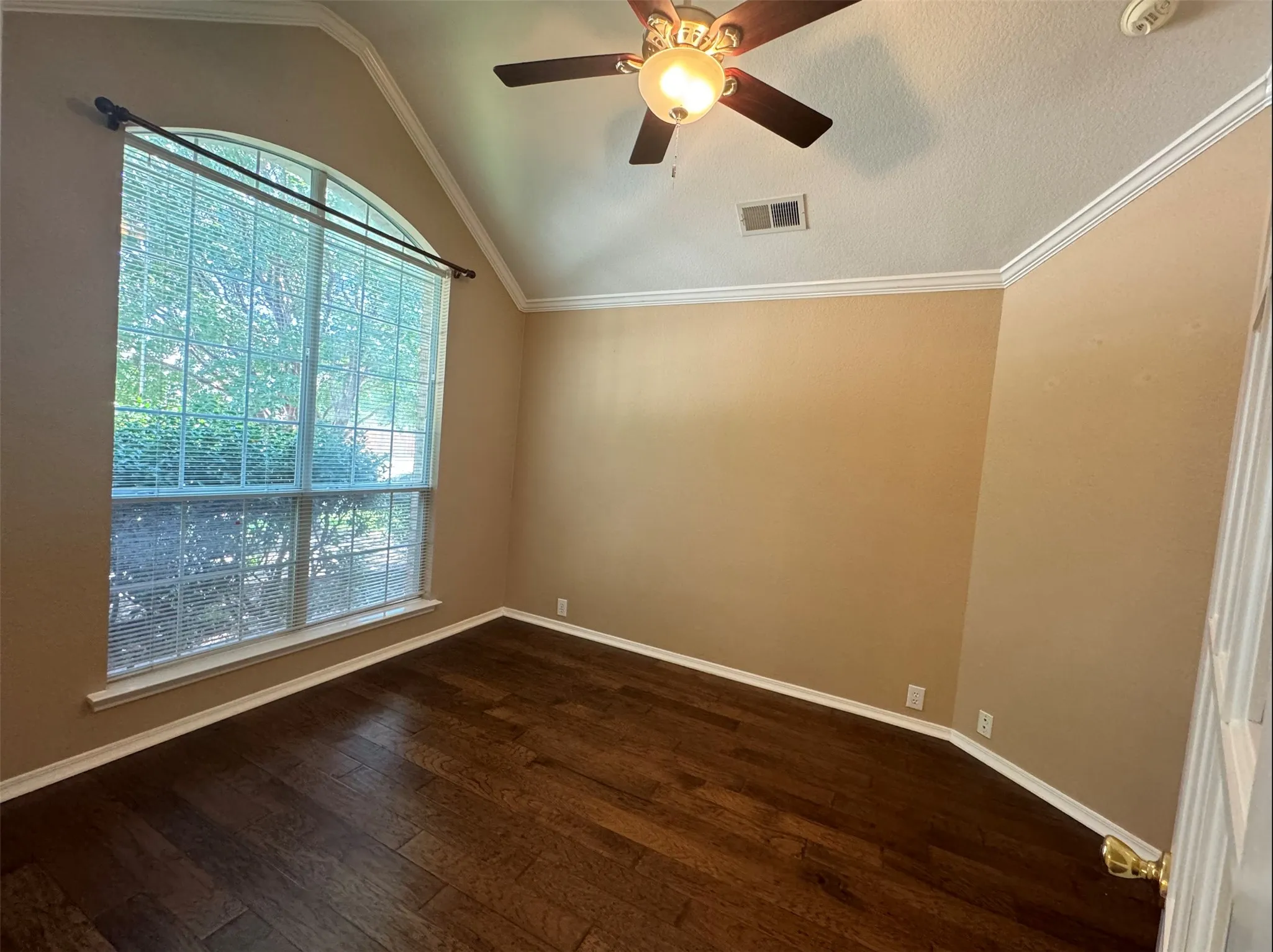Single Family Residence For Rent in Collin County , 6721 Candlecreek Lane, Plano, Texas 75024, 3 Bedroom, 2 Bathroom, 2 Garage spaces, 1,827 Sqft, built in 1996, mls#21401790, Real Estate Agent in Plano, Homes For Rent in Collin county, Homes For Rent in Plano, Realtor in Plano Texas, Real Estate Brokerage Independent Realty Texas, Luminita Cordes Realtor
