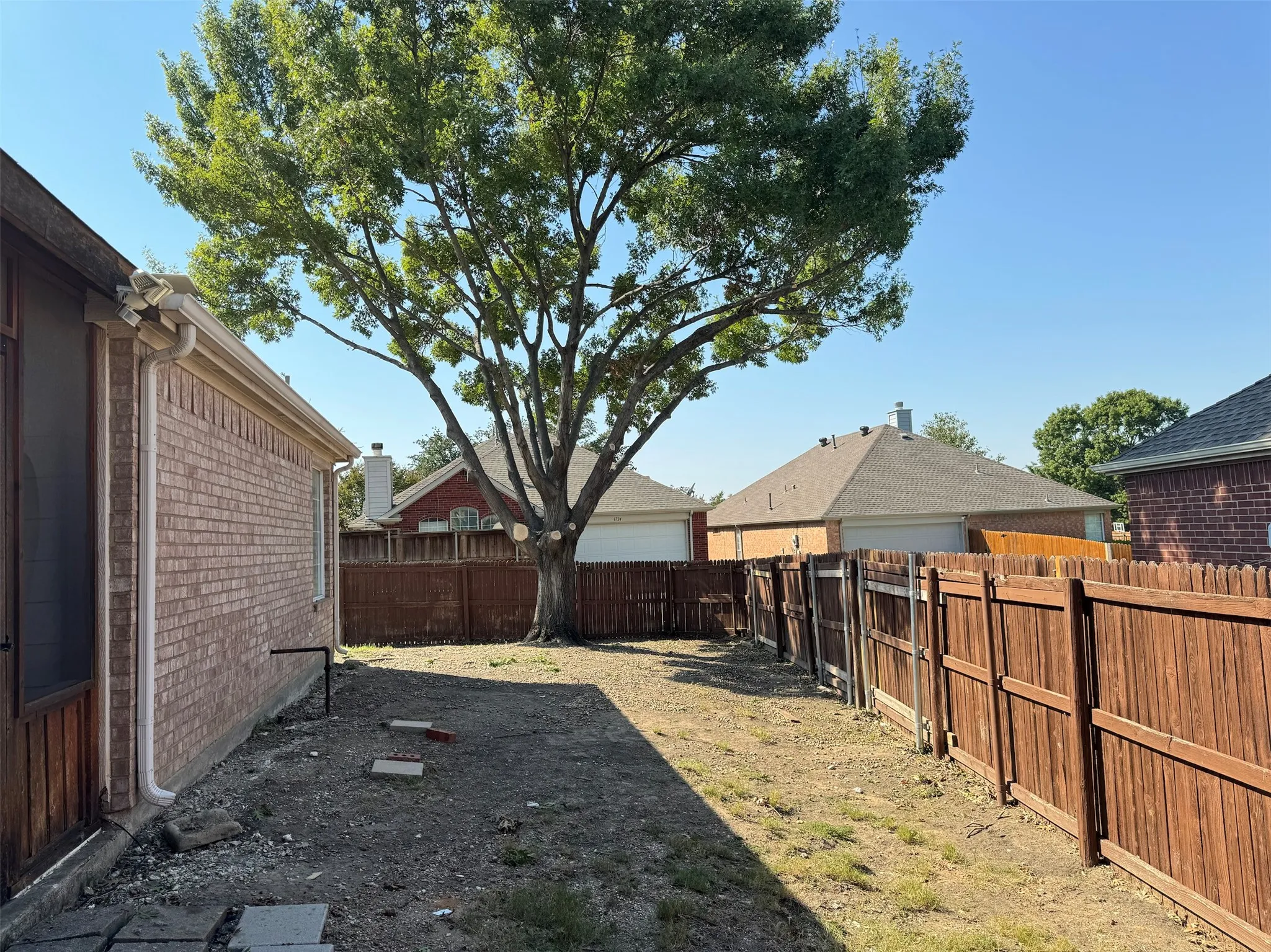 Single Family Residence For Rent in Collin County , 6721 Candlecreek Lane, Plano, Texas 75024, 3 Bedroom, 2 Bathroom, 2 Garage spaces, 1,827 Sqft, built in 1996, mls#21401790, Real Estate Agent in Plano, Homes For Rent in Collin county, Homes For Rent in Plano, Realtor in Plano Texas, Real Estate Brokerage Independent Realty Texas, Luminita Cordes Realtor