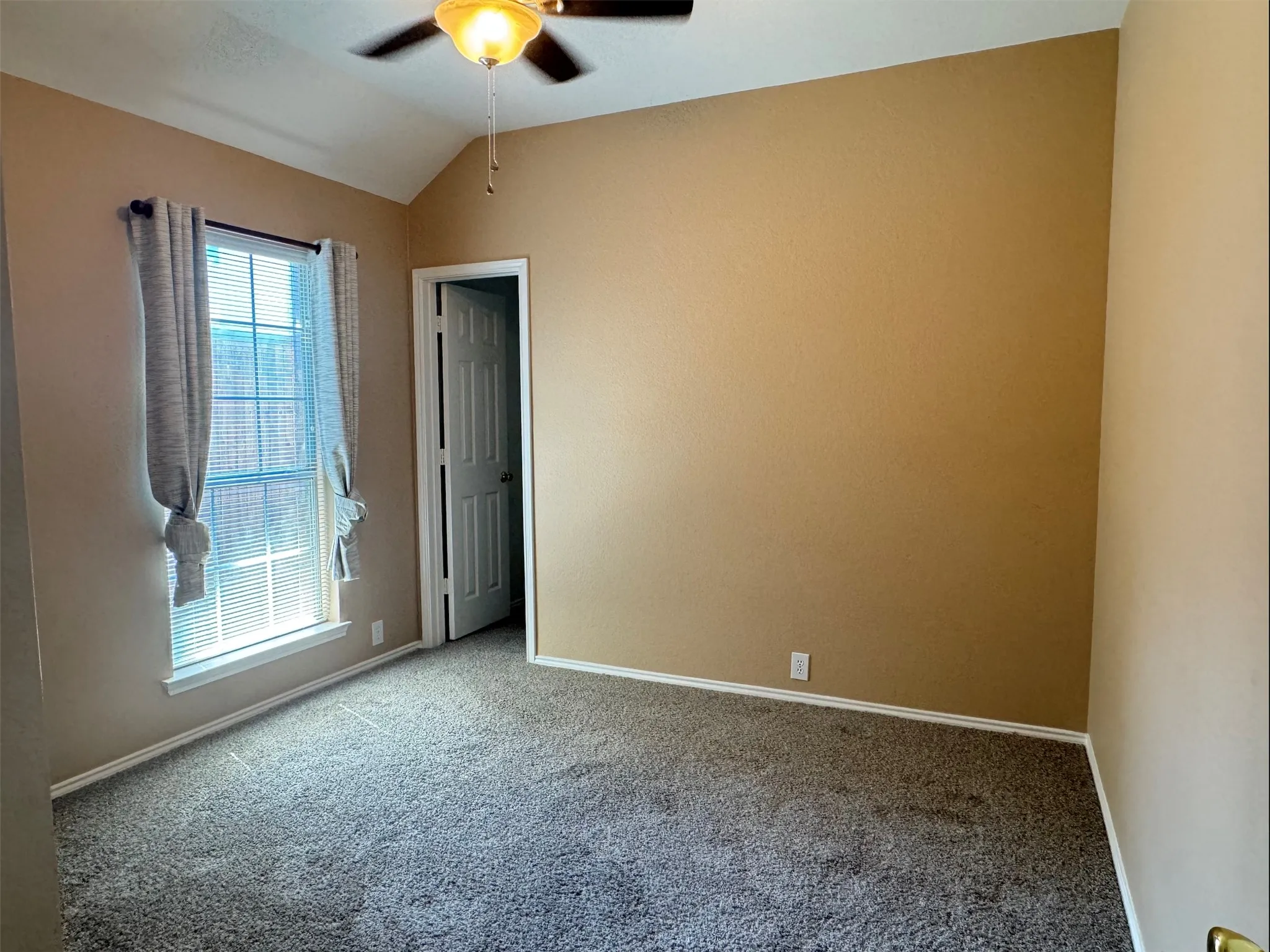 Single Family Residence For Rent in Collin County , 6721 Candlecreek Lane, Plano, Texas 75024, 3 Bedroom, 2 Bathroom, 2 Garage spaces, 1,827 Sqft, built in 1996, mls#21401790, Real Estate Agent in Plano, Homes For Rent in Collin county, Homes For Rent in Plano, Realtor in Plano Texas, Real Estate Brokerage Independent Realty Texas, Luminita Cordes Realtor