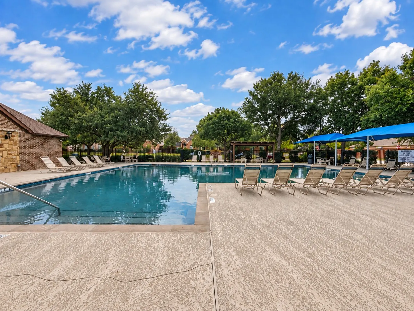 Swimming pool with integrated steps and a wide surrounding deck