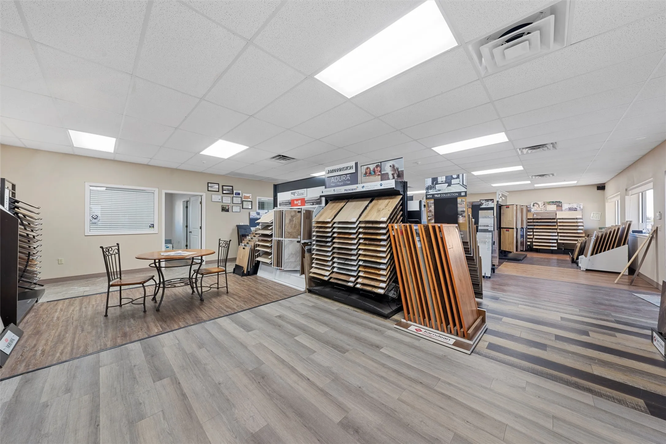 Retail For Rent in Mc Lennan County , 6604 N State Highway 6, Woodway, Texas 76712, 0, 0, Garage spaces, 0 Sqft, built in 2005, mls#21393287, Real Estate Agent in Woodway, Homes For Rent in Mc Lennan county, Homes For Rent in Woodway, Realtor in Woodway Texas, Real Estate Brokerage Independent Realty Texas, Luminita Cordes Realtor