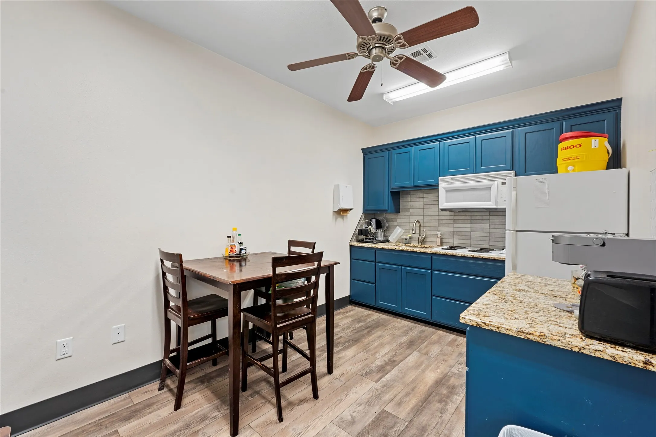 Retail For Rent in Mc Lennan County , 6604 N State Highway 6, Woodway, Texas 76712, 0, 0, Garage spaces, 0 Sqft, built in 2005, mls#21393287, Real Estate Agent in Woodway, Homes For Rent in Mc Lennan county, Homes For Rent in Woodway, Realtor in Woodway Texas, Real Estate Brokerage Independent Realty Texas, Luminita Cordes Realtor