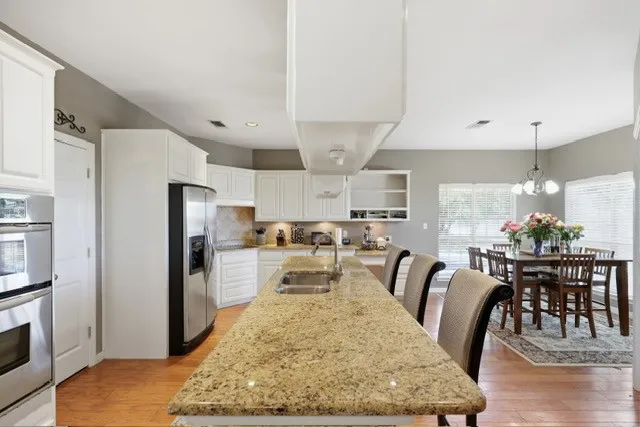 Single Family Residence For Rent in Parker County , 3622 Cliff View Loop, Weatherford, Texas 76087, 4 Bedroom, 3 Bathroom, 3 Garage spaces, 3,050 Sqft, built in 1997, mls#21401510, Real Estate Agent in Weatherford, Homes For Rent in Parker county, Homes For Rent in Weatherford, Realtor in Weatherford Texas, Real Estate Brokerage Independent Realty Texas, Luminita Cordes Realtor