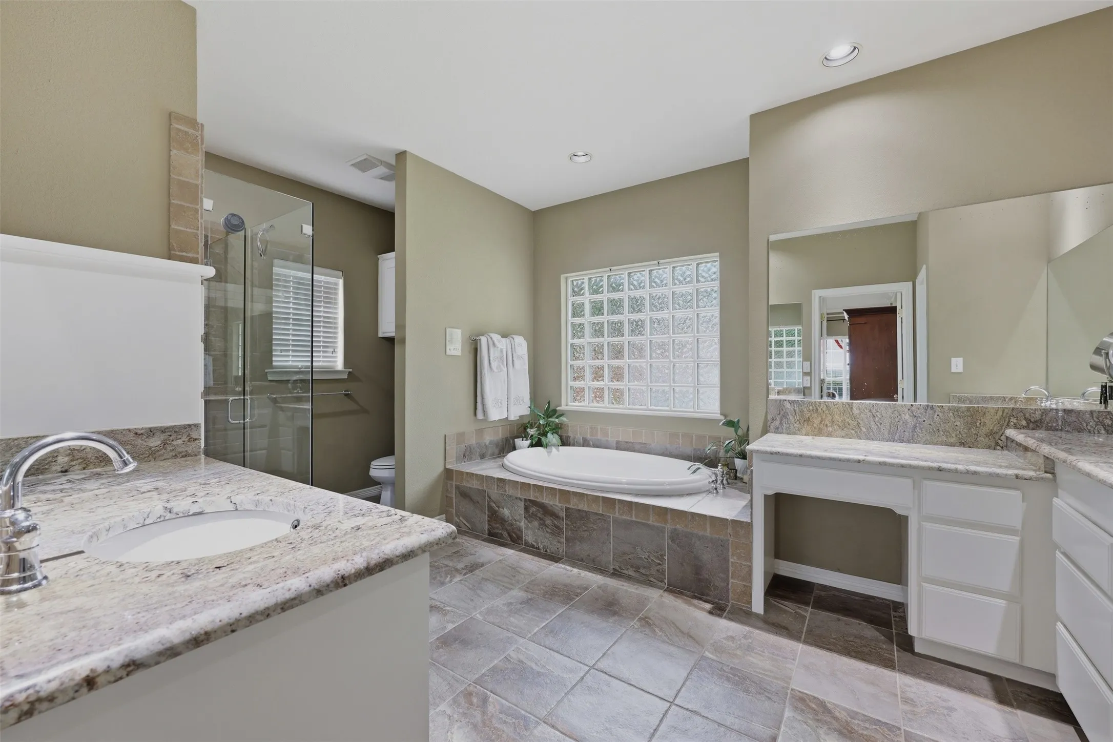 Single Family Residence For Rent in Parker County , 3622 Cliff View Loop, Weatherford, Texas 76087, 4 Bedroom, 3 Bathroom, 3 Garage spaces, 3,050 Sqft, built in 1997, mls#21401510, Real Estate Agent in Weatherford, Homes For Rent in Parker county, Homes For Rent in Weatherford, Realtor in Weatherford Texas, Real Estate Brokerage Independent Realty Texas, Luminita Cordes Realtor