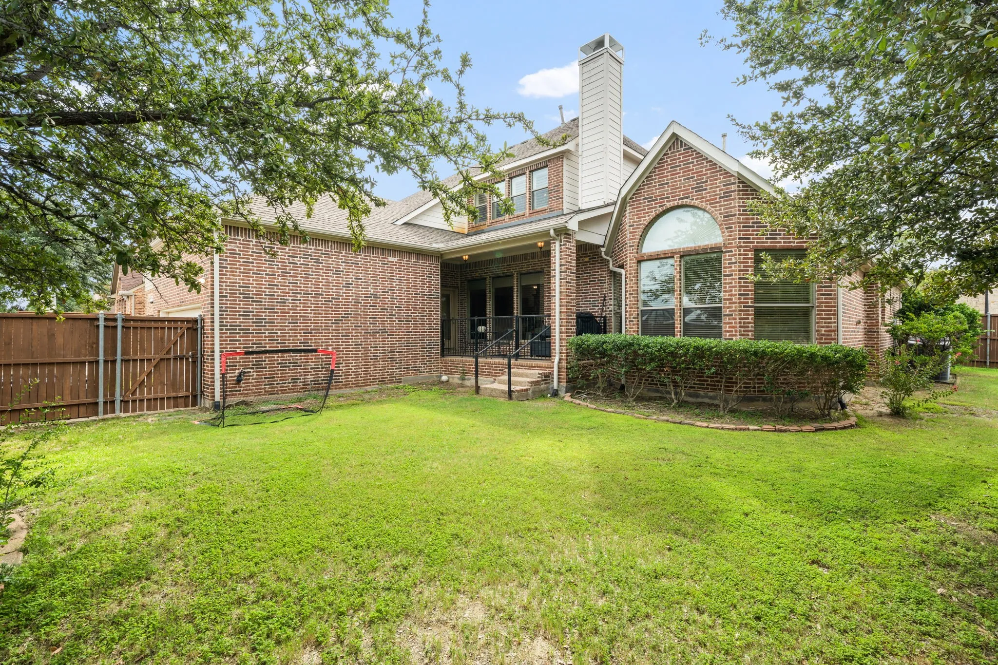 Single Family Residence For Sale in Denton County , 2241 Magic Mantle Drive, Lewisville, Texas 75056, 4 Bedroom, 3 Bathroom, 2 Garage spaces, 3,196 Sqft, built in 2007, mls#21401870, Real Estate Agent in Lewisville, Homes For Sale in Denton county, Homes For Sale in Lewisville, Realtor in Lewisville Texas, Real Estate Brokerage Independent Realty Texas, Luminita Cordes Realtor