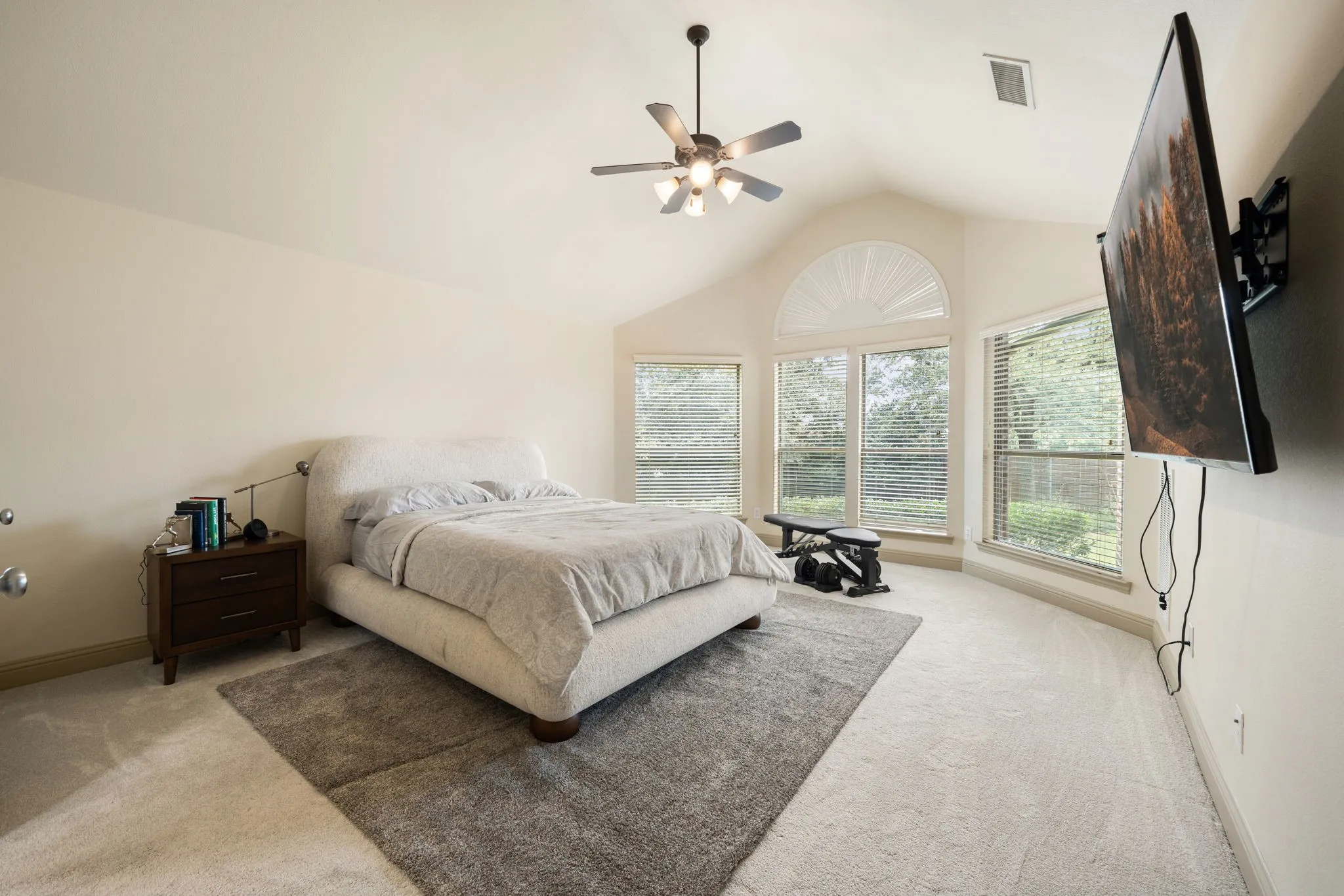 Single Family Residence For Sale in Denton County , 2241 Magic Mantle Drive, Lewisville, Texas 75056, 4 Bedroom, 3 Bathroom, 2 Garage spaces, 3,196 Sqft, built in 2007, mls#21401870, Real Estate Agent in Lewisville, Homes For Sale in Denton county, Homes For Sale in Lewisville, Realtor in Lewisville Texas, Real Estate Brokerage Independent Realty Texas, Luminita Cordes Realtor