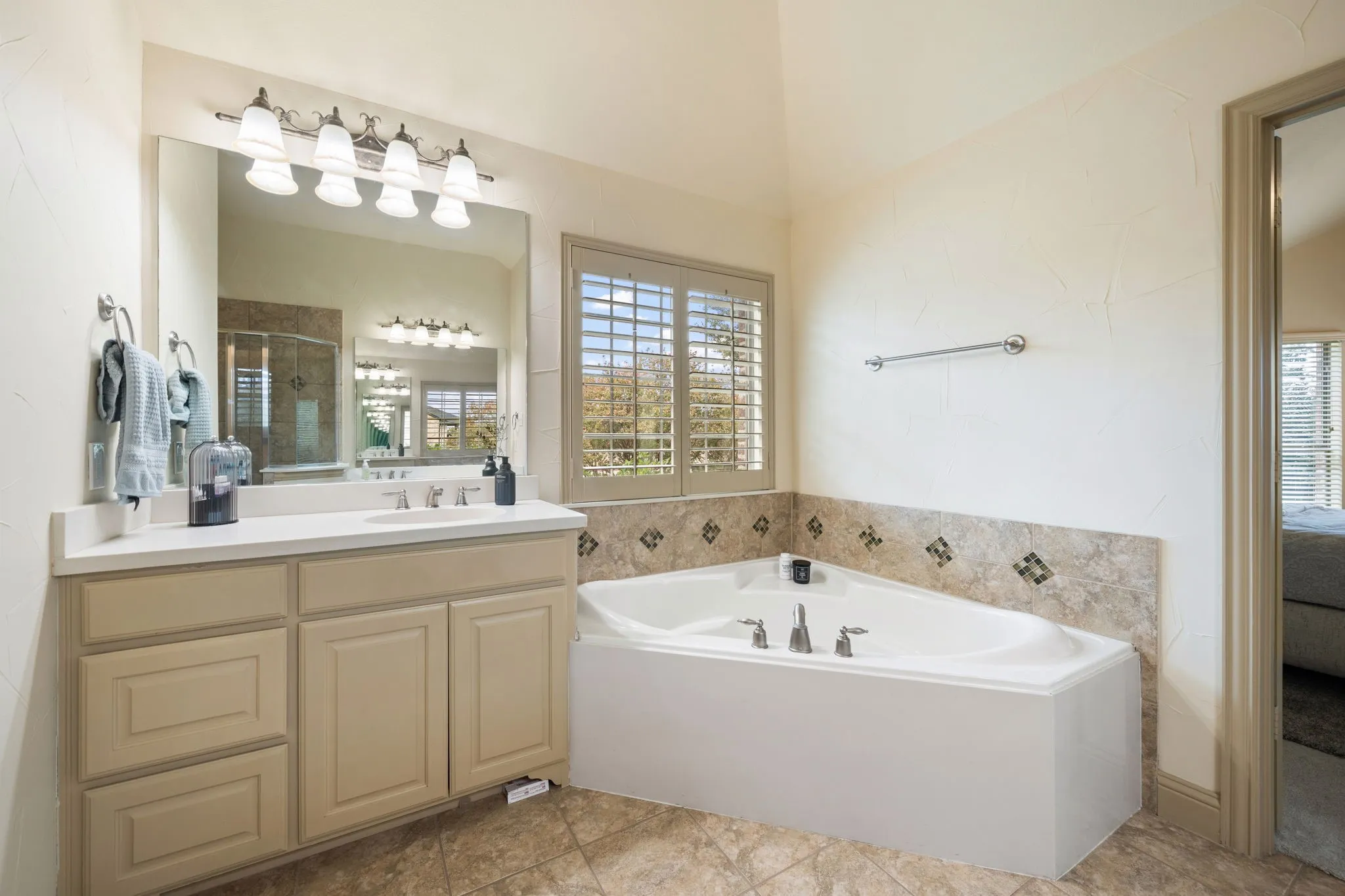 Single Family Residence For Sale in Denton County , 2241 Magic Mantle Drive, Lewisville, Texas 75056, 4 Bedroom, 3 Bathroom, 2 Garage spaces, 3,196 Sqft, built in 2007, mls#21401870, Real Estate Agent in Lewisville, Homes For Sale in Denton county, Homes For Sale in Lewisville, Realtor in Lewisville Texas, Real Estate Brokerage Independent Realty Texas, Luminita Cordes Realtor