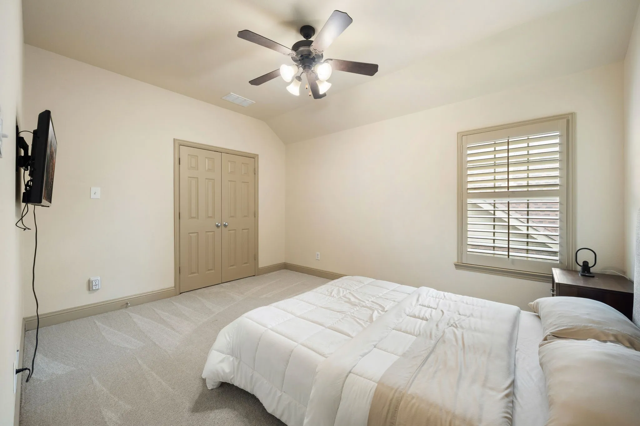 Single Family Residence For Sale in Denton County , 2241 Magic Mantle Drive, Lewisville, Texas 75056, 4 Bedroom, 3 Bathroom, 2 Garage spaces, 3,196 Sqft, built in 2007, mls#21401870, Real Estate Agent in Lewisville, Homes For Sale in Denton county, Homes For Sale in Lewisville, Realtor in Lewisville Texas, Real Estate Brokerage Independent Realty Texas, Luminita Cordes Realtor