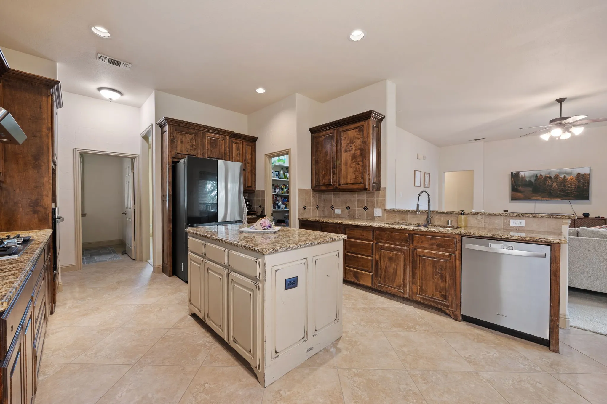 Single Family Residence For Sale in Denton County , 2241 Magic Mantle Drive, Lewisville, Texas 75056, 4 Bedroom, 3 Bathroom, 2 Garage spaces, 3,196 Sqft, built in 2007, mls#21401870, Real Estate Agent in Lewisville, Homes For Sale in Denton county, Homes For Sale in Lewisville, Realtor in Lewisville Texas, Real Estate Brokerage Independent Realty Texas, Luminita Cordes Realtor