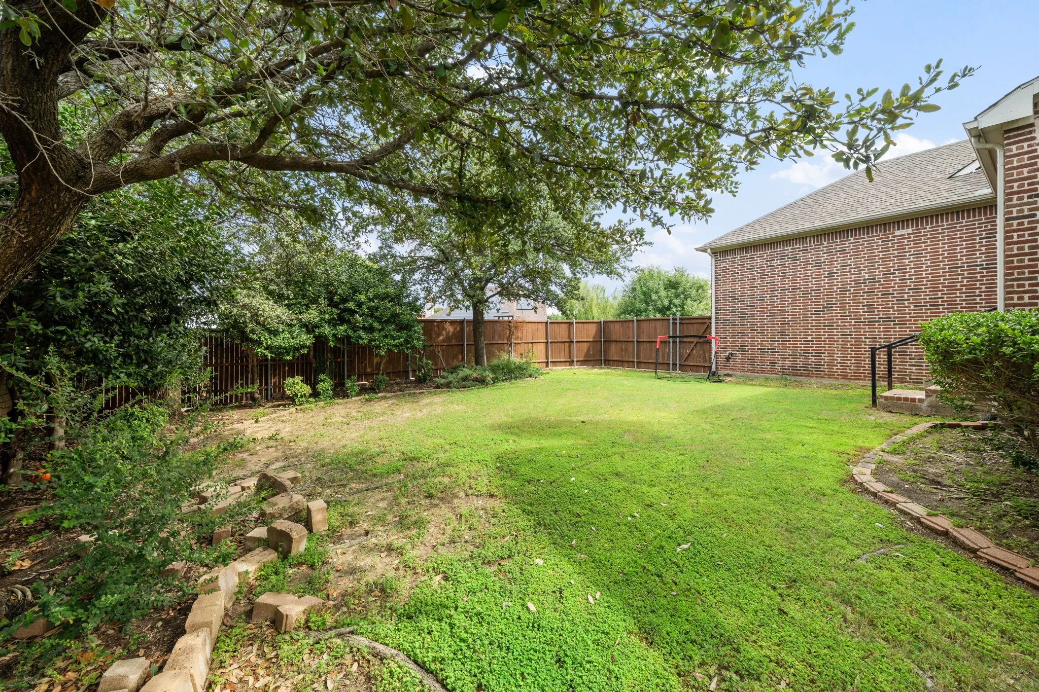 Single Family Residence For Sale in Denton County , 2241 Magic Mantle Drive, Lewisville, Texas 75056, 4 Bedroom, 3 Bathroom, 2 Garage spaces, 3,196 Sqft, built in 2007, mls#21401870, Real Estate Agent in Lewisville, Homes For Sale in Denton county, Homes For Sale in Lewisville, Realtor in Lewisville Texas, Real Estate Brokerage Independent Realty Texas, Luminita Cordes Realtor