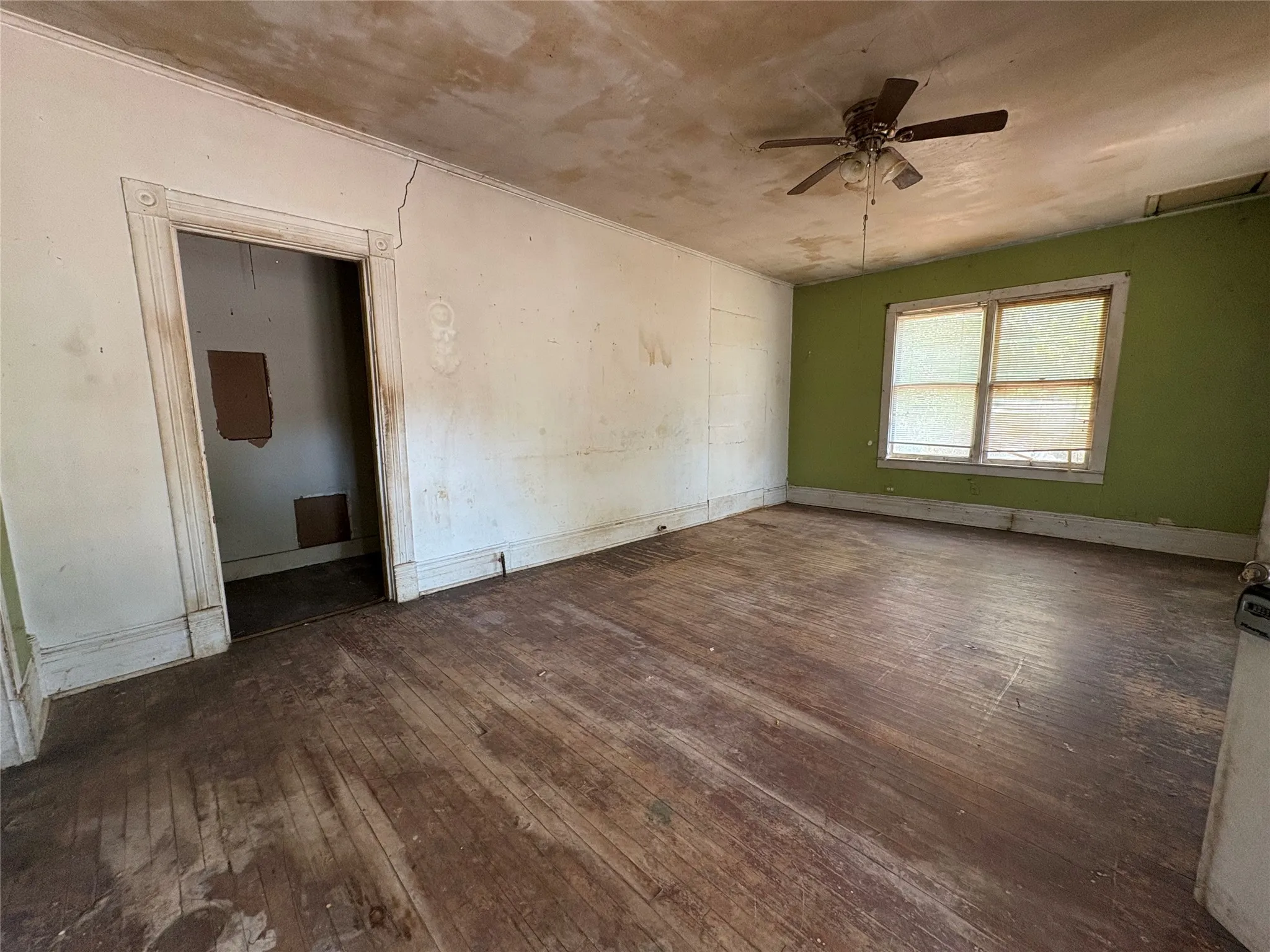 Single Family Residence For Sale in Navarro County , 808 W 11th Avenue, Corsicana, Texas 75110, 2 Bedroom, 1 Bathroom, Garage spaces, 1,332 Sqft, built in 1935, mls#21398871, Real Estate Agent in Corsicana, Homes For Sale in Navarro county, Homes For Sale in Corsicana, Realtor in Corsicana Texas, Real Estate Brokerage Independent Realty Texas, Luminita Cordes Realtor