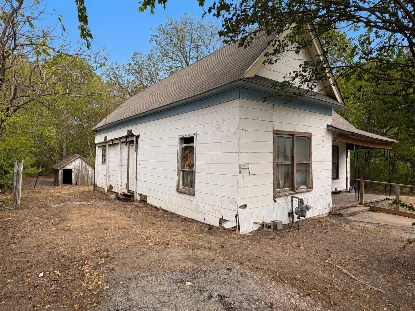 Single Family Residence For Sale in Navarro County , 808 W 11th Avenue, Corsicana, Texas 75110, 2 Bedroom, 1 Bathroom, Garage spaces, 1,332 Sqft, built in 1935, mls#21398871, Real Estate Agent in Corsicana, Homes For Sale in Navarro county, Homes For Sale in Corsicana, Realtor in Corsicana Texas, Real Estate Brokerage Independent Realty Texas, Luminita Cordes Realtor