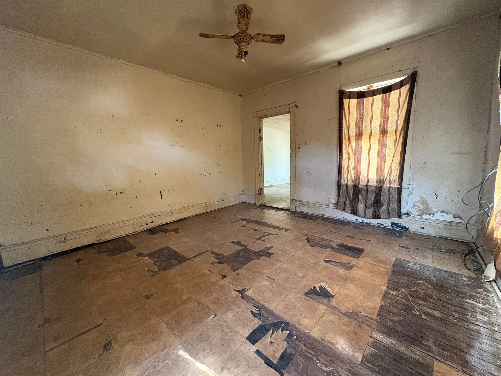 Single Family Residence For Sale in Navarro County , 808 W 11th Avenue, Corsicana, Texas 75110, 2 Bedroom, 1 Bathroom, Garage spaces, 1,332 Sqft, built in 1935, mls#21398871, Real Estate Agent in Corsicana, Homes For Sale in Navarro county, Homes For Sale in Corsicana, Realtor in Corsicana Texas, Real Estate Brokerage Independent Realty Texas, Luminita Cordes Realtor