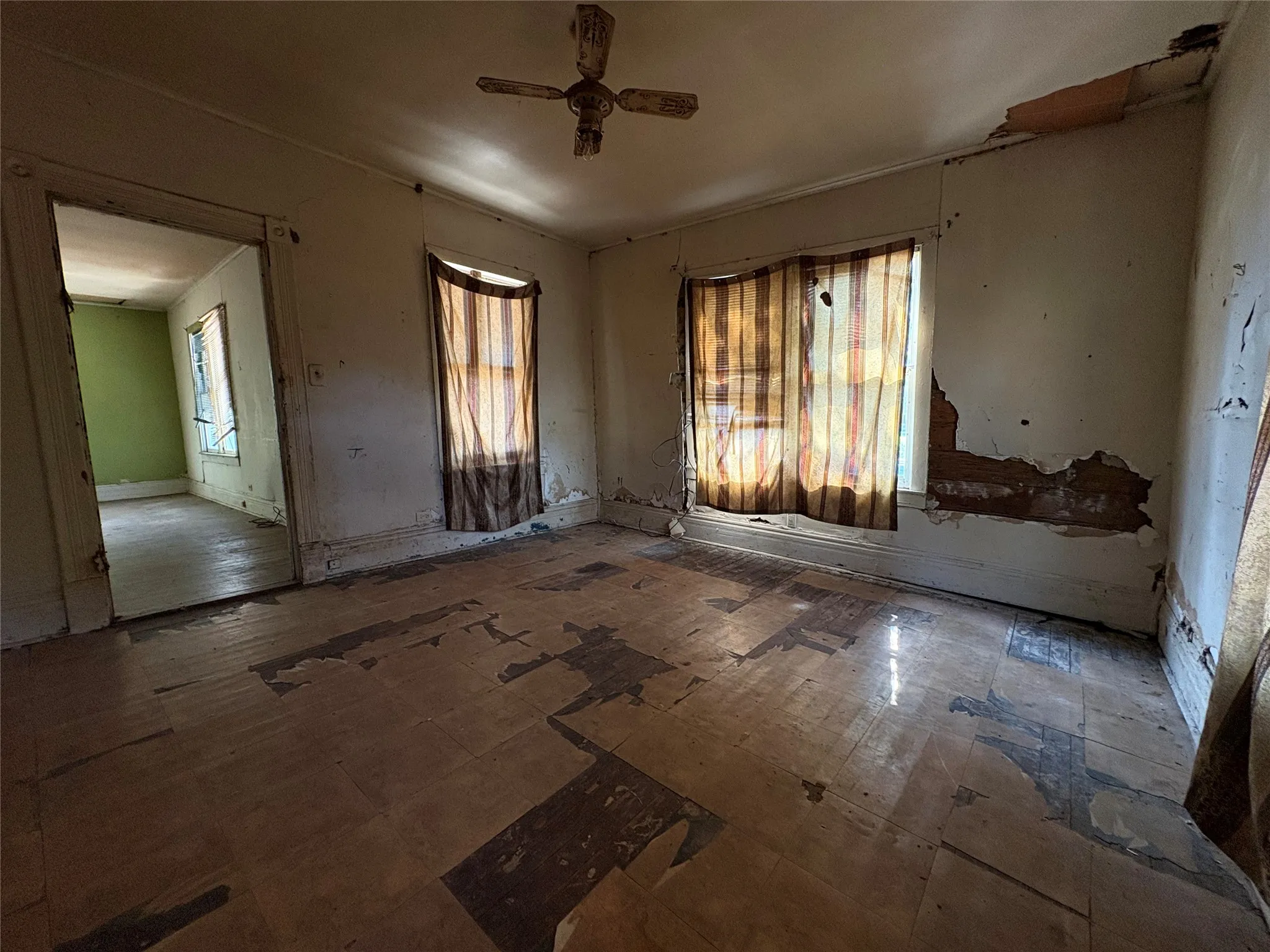 Single Family Residence For Sale in Navarro County , 808 W 11th Avenue, Corsicana, Texas 75110, 2 Bedroom, 1 Bathroom, Garage spaces, 1,332 Sqft, built in 1935, mls#21398871, Real Estate Agent in Corsicana, Homes For Sale in Navarro county, Homes For Sale in Corsicana, Realtor in Corsicana Texas, Real Estate Brokerage Independent Realty Texas, Luminita Cordes Realtor