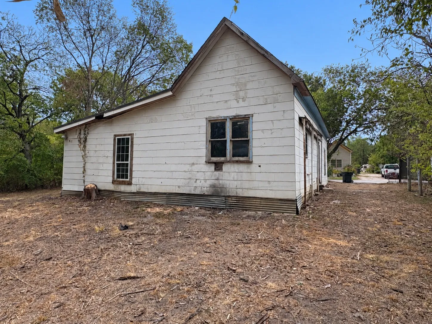 Single Family Residence For Sale in Navarro County , 808 W 11th Avenue, Corsicana, Texas 75110, 2 Bedroom, 1 Bathroom, Garage spaces, 1,332 Sqft, built in 1935, mls#21398871, Real Estate Agent in Corsicana, Homes For Sale in Navarro county, Homes For Sale in Corsicana, Realtor in Corsicana Texas, Real Estate Brokerage Independent Realty Texas, Luminita Cordes Realtor