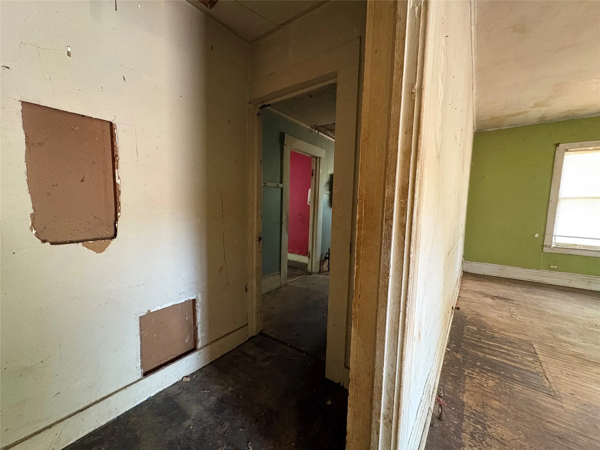 Single Family Residence For Sale in Navarro County , 808 W 11th Avenue, Corsicana, Texas 75110, 2 Bedroom, 1 Bathroom, Garage spaces, 1,332 Sqft, built in 1935, mls#21398871, Real Estate Agent in Corsicana, Homes For Sale in Navarro county, Homes For Sale in Corsicana, Realtor in Corsicana Texas, Real Estate Brokerage Independent Realty Texas, Luminita Cordes Realtor