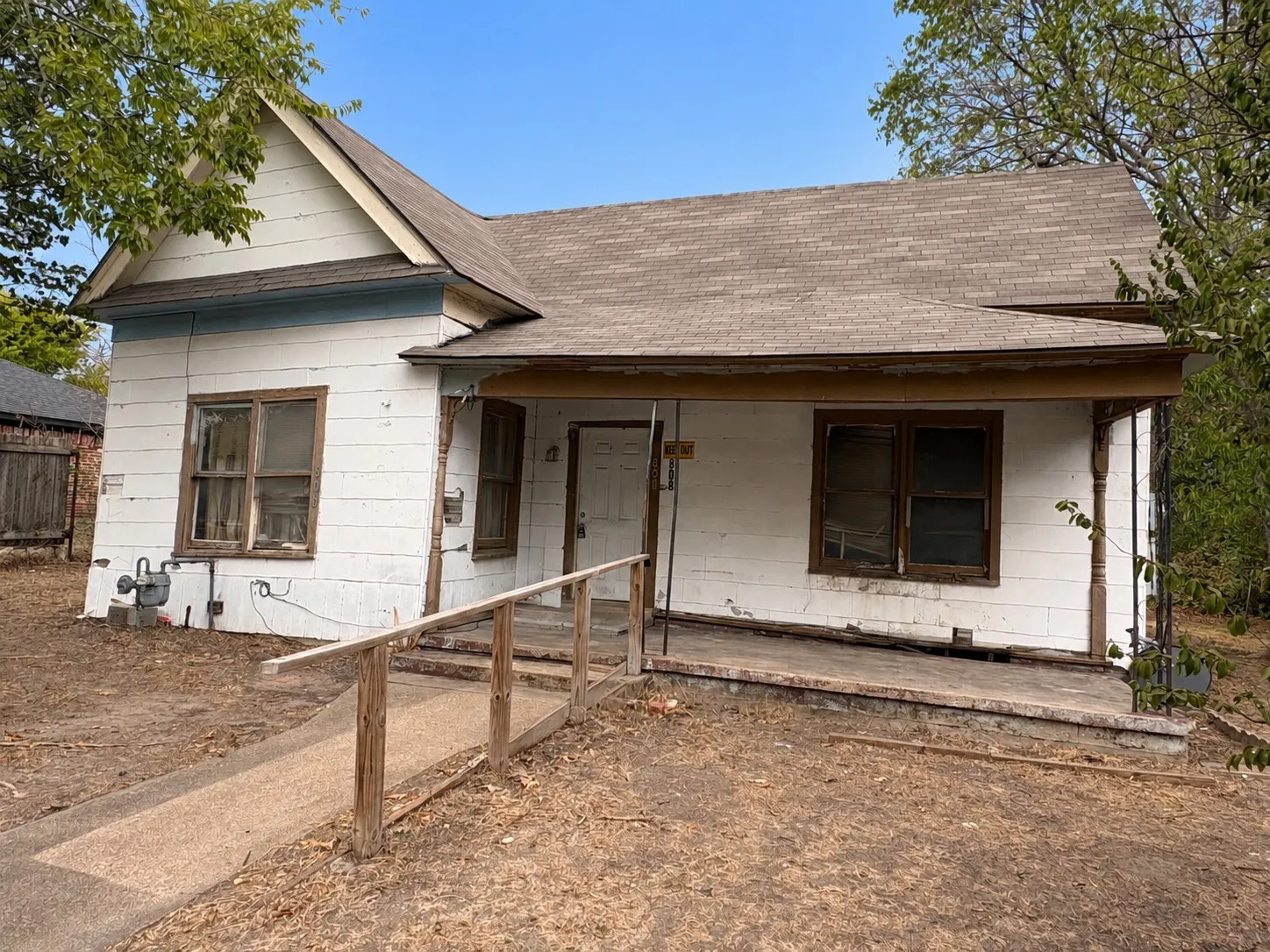 Single Family Residence For Sale in Navarro County , 808 W 11th Avenue, Corsicana, Texas 75110, 2 Bedroom, 1 Bathroom, Garage spaces, 1,332 Sqft, built in 1935, mls#21398871, Real Estate Agent in Corsicana, Homes For Sale in Navarro county, Homes For Sale in Corsicana, Realtor in Corsicana Texas, Real Estate Brokerage Independent Realty Texas, Luminita Cordes Realtor