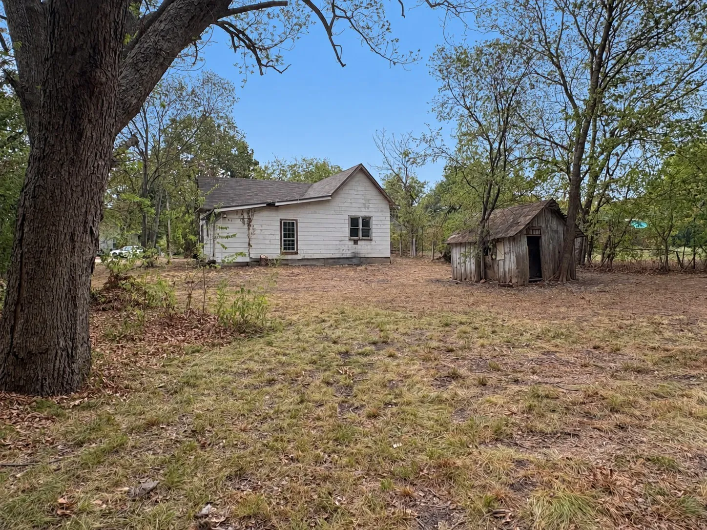 Single Family Residence For Sale in Navarro County , 808 W 11th Avenue, Corsicana, Texas 75110, 2 Bedroom, 1 Bathroom, Garage spaces, 1,332 Sqft, built in 1935, mls#21398871, Real Estate Agent in Corsicana, Homes For Sale in Navarro county, Homes For Sale in Corsicana, Realtor in Corsicana Texas, Real Estate Brokerage Independent Realty Texas, Luminita Cordes Realtor