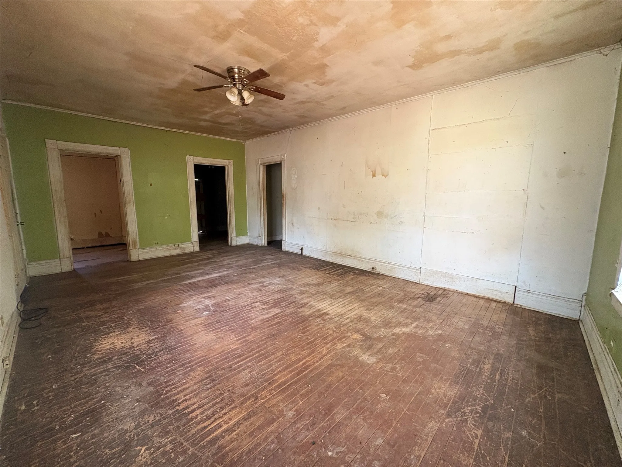 Single Family Residence For Sale in Navarro County , 808 W 11th Avenue, Corsicana, Texas 75110, 2 Bedroom, 1 Bathroom, Garage spaces, 1,332 Sqft, built in 1935, mls#21398871, Real Estate Agent in Corsicana, Homes For Sale in Navarro county, Homes For Sale in Corsicana, Realtor in Corsicana Texas, Real Estate Brokerage Independent Realty Texas, Luminita Cordes Realtor