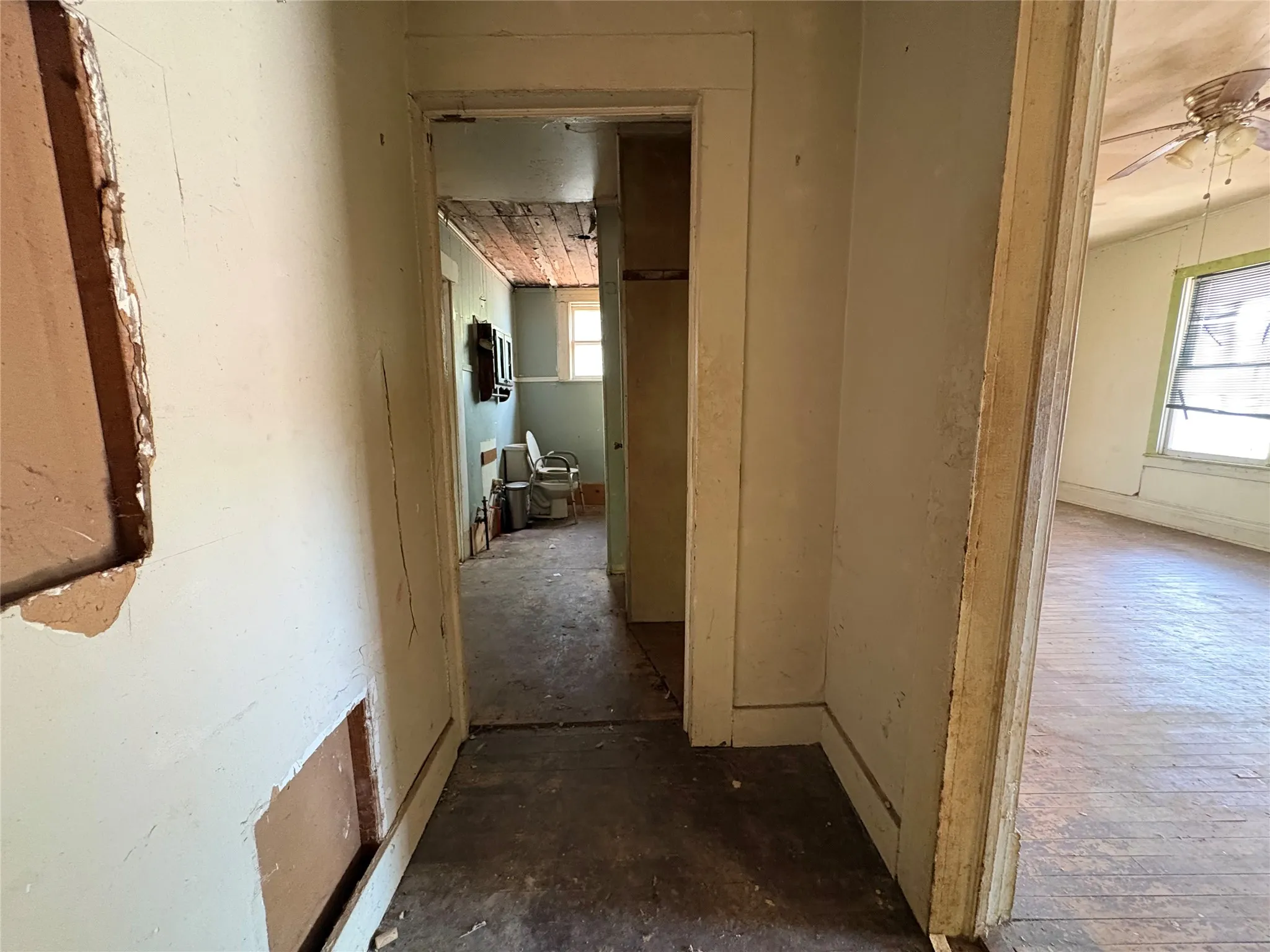 Single Family Residence For Sale in Navarro County , 808 W 11th Avenue, Corsicana, Texas 75110, 2 Bedroom, 1 Bathroom, Garage spaces, 1,332 Sqft, built in 1935, mls#21398871, Real Estate Agent in Corsicana, Homes For Sale in Navarro county, Homes For Sale in Corsicana, Realtor in Corsicana Texas, Real Estate Brokerage Independent Realty Texas, Luminita Cordes Realtor