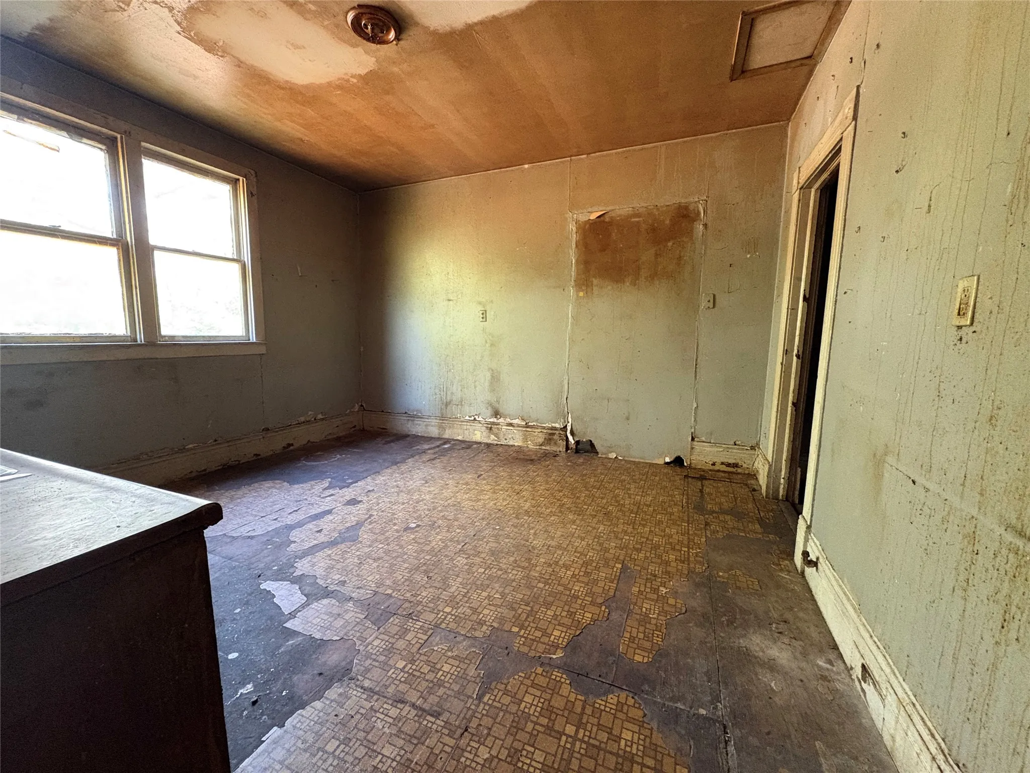 Single Family Residence For Sale in Navarro County , 808 W 11th Avenue, Corsicana, Texas 75110, 2 Bedroom, 1 Bathroom, Garage spaces, 1,332 Sqft, built in 1935, mls#21398871, Real Estate Agent in Corsicana, Homes For Sale in Navarro county, Homes For Sale in Corsicana, Realtor in Corsicana Texas, Real Estate Brokerage Independent Realty Texas, Luminita Cordes Realtor
