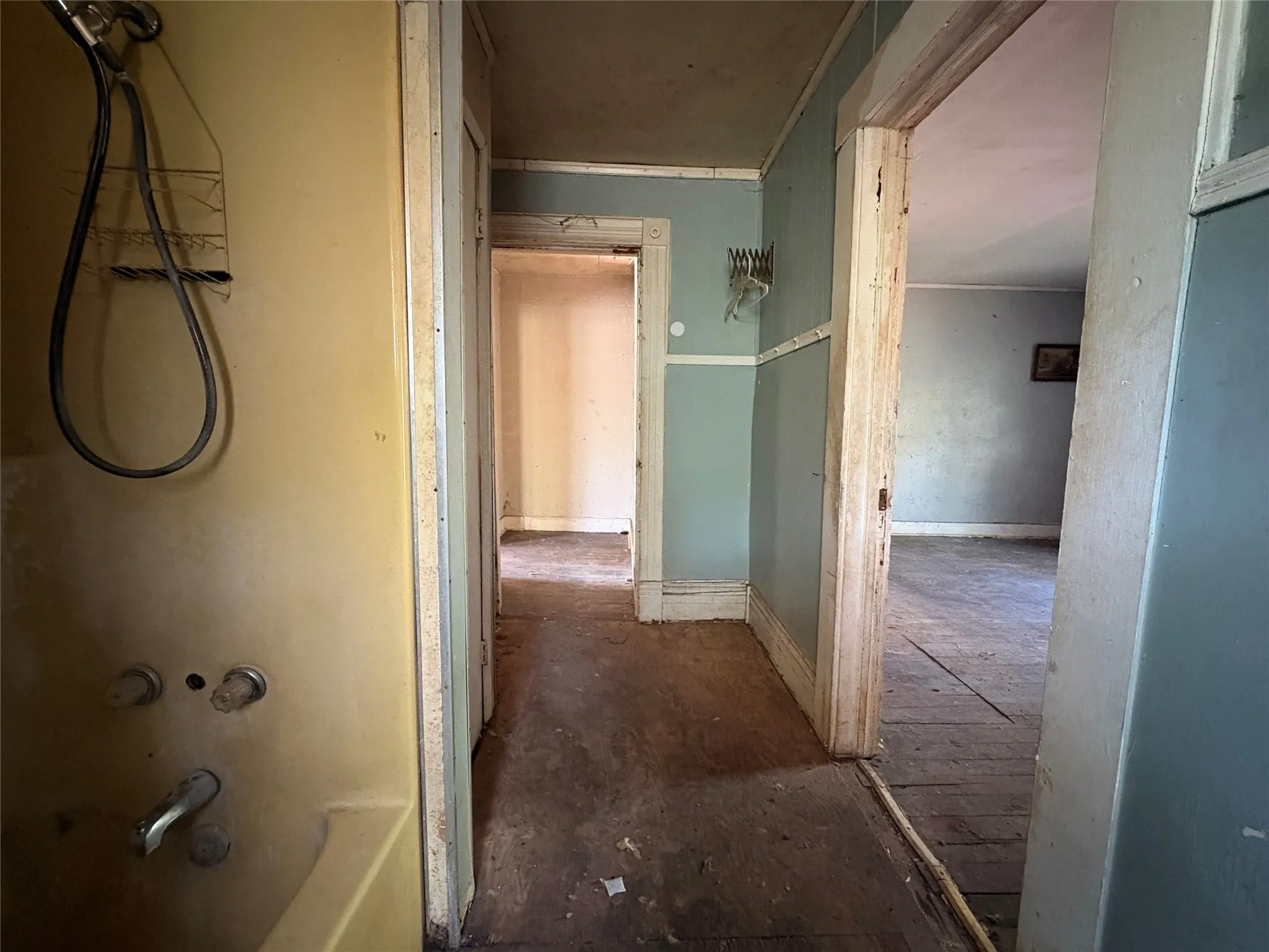 Single Family Residence For Sale in Navarro County , 808 W 11th Avenue, Corsicana, Texas 75110, 2 Bedroom, 1 Bathroom, Garage spaces, 1,332 Sqft, built in 1935, mls#21398871, Real Estate Agent in Corsicana, Homes For Sale in Navarro county, Homes For Sale in Corsicana, Realtor in Corsicana Texas, Real Estate Brokerage Independent Realty Texas, Luminita Cordes Realtor