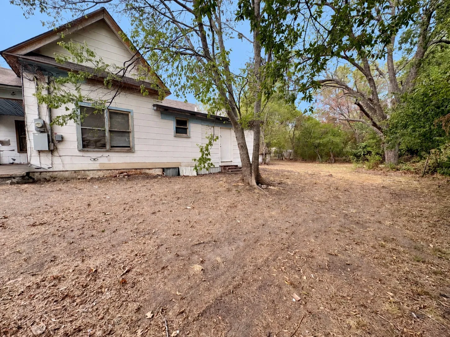 Single Family Residence For Sale in Navarro County , 808 W 11th Avenue, Corsicana, Texas 75110, 2 Bedroom, 1 Bathroom, Garage spaces, 1,332 Sqft, built in 1935, mls#21398871, Real Estate Agent in Corsicana, Homes For Sale in Navarro county, Homes For Sale in Corsicana, Realtor in Corsicana Texas, Real Estate Brokerage Independent Realty Texas, Luminita Cordes Realtor