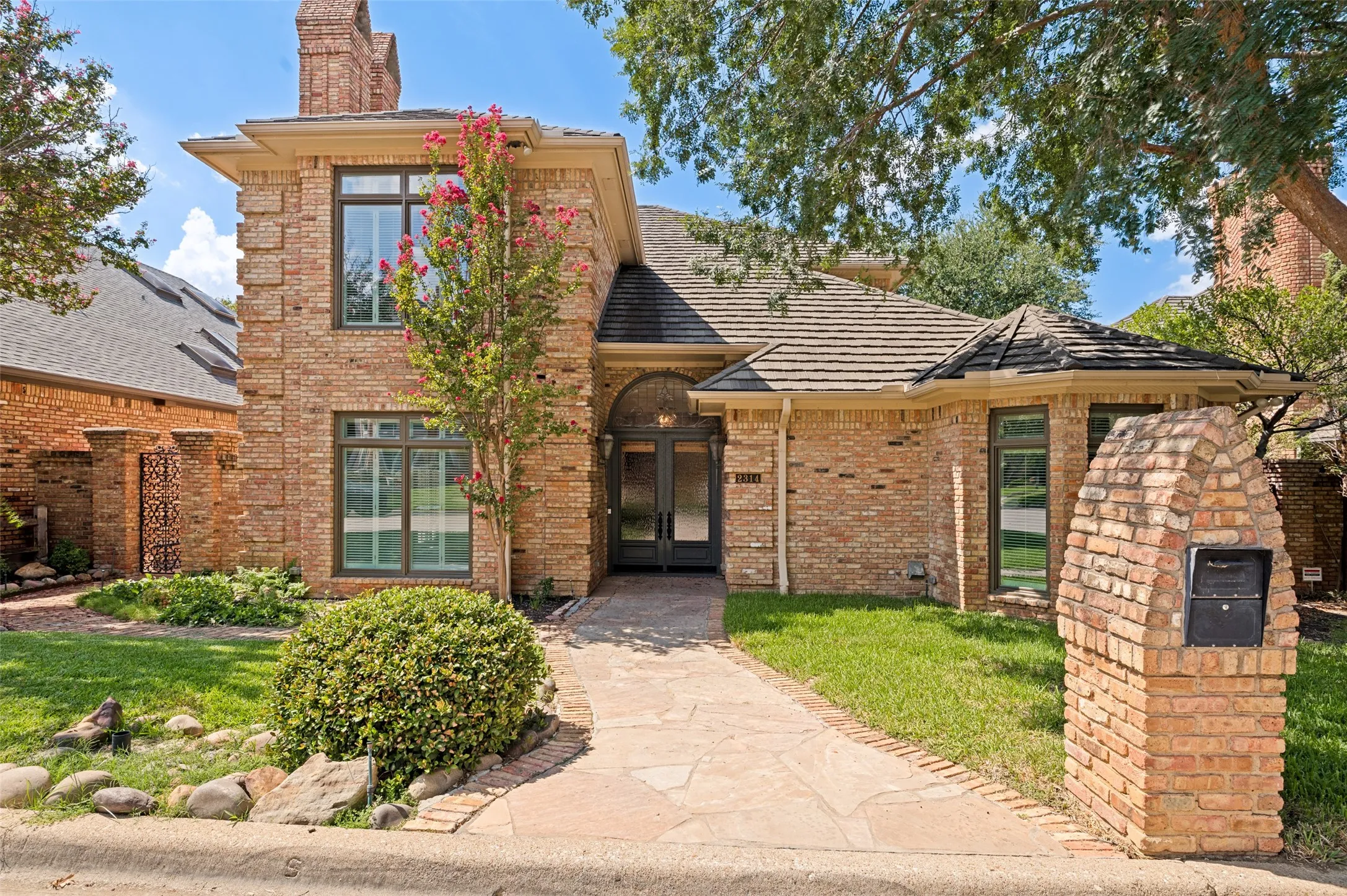 Single Family Residence For Rent in Tarrant County , 2314 Pheasant Trail, Arlington, Texas 76016, 4 Bedroom, 4 Bathroom, 2 Garage spaces, 3,648 Sqft, built in 1985, mls#21401355, Real Estate Agent in Arlington, Homes For Rent in Tarrant county, Homes For Rent in Arlington, Realtor in Arlington Texas, Real Estate Brokerage Independent Realty Texas, Luminita Cordes Realtor