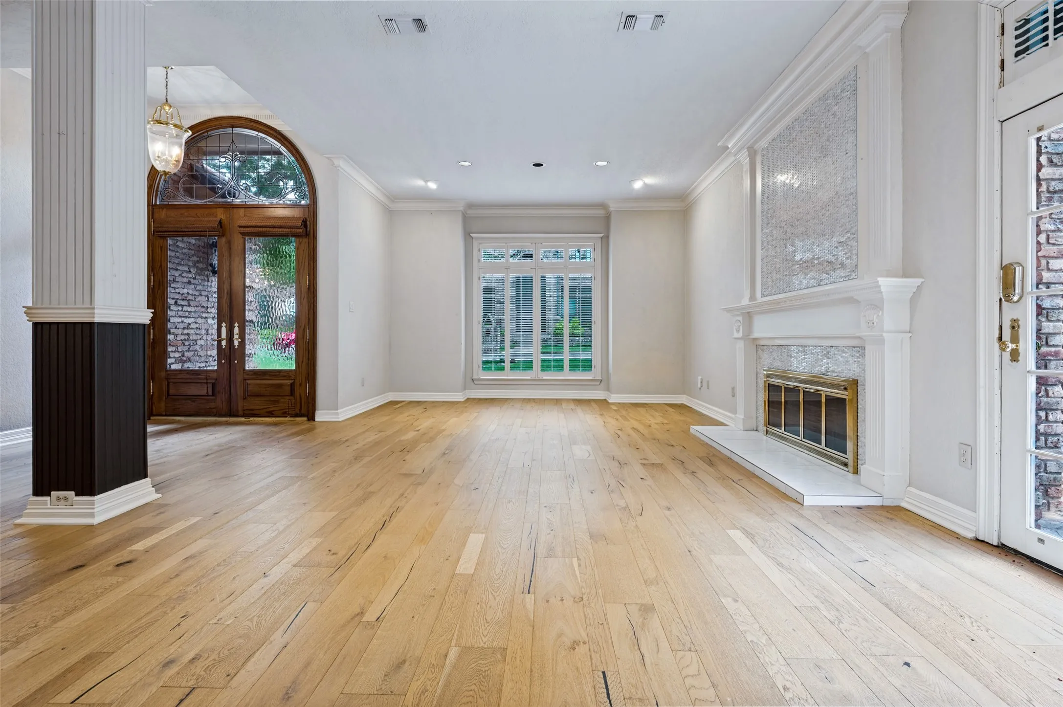 Single Family Residence For Rent in Tarrant County , 2314 Pheasant Trail, Arlington, Texas 76016, 4 Bedroom, 4 Bathroom, 2 Garage spaces, 3,648 Sqft, built in 1985, mls#21401355, Real Estate Agent in Arlington, Homes For Rent in Tarrant county, Homes For Rent in Arlington, Realtor in Arlington Texas, Real Estate Brokerage Independent Realty Texas, Luminita Cordes Realtor