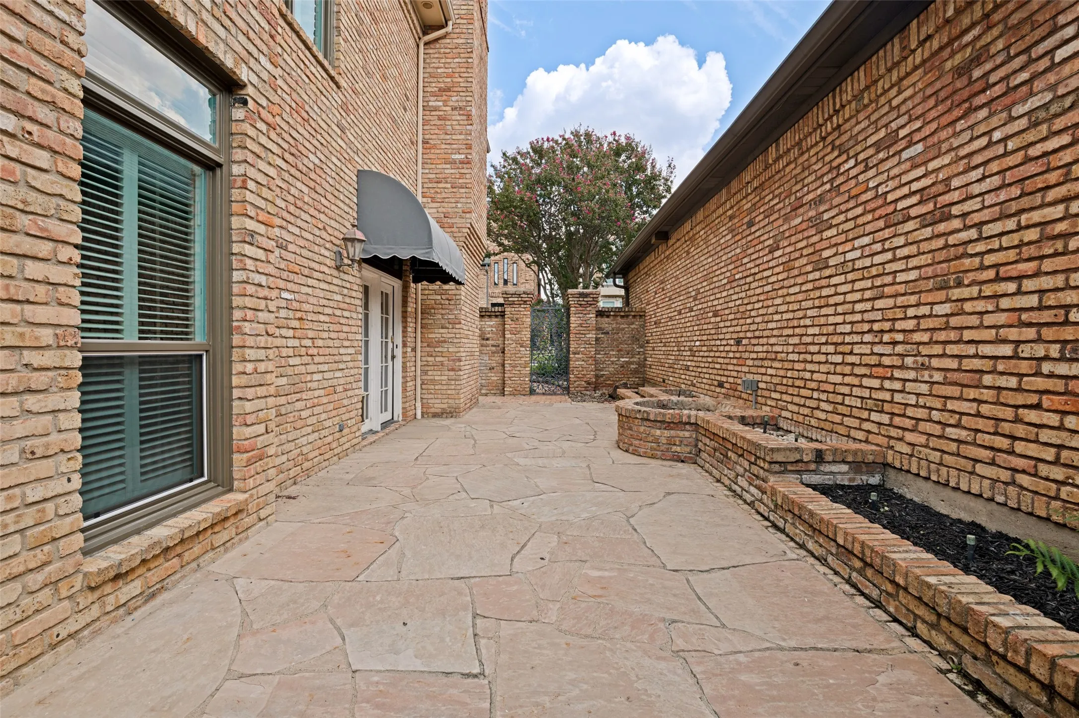 Single Family Residence For Rent in Tarrant County , 2314 Pheasant Trail, Arlington, Texas 76016, 4 Bedroom, 4 Bathroom, 2 Garage spaces, 3,648 Sqft, built in 1985, mls#21401355, Real Estate Agent in Arlington, Homes For Rent in Tarrant county, Homes For Rent in Arlington, Realtor in Arlington Texas, Real Estate Brokerage Independent Realty Texas, Luminita Cordes Realtor