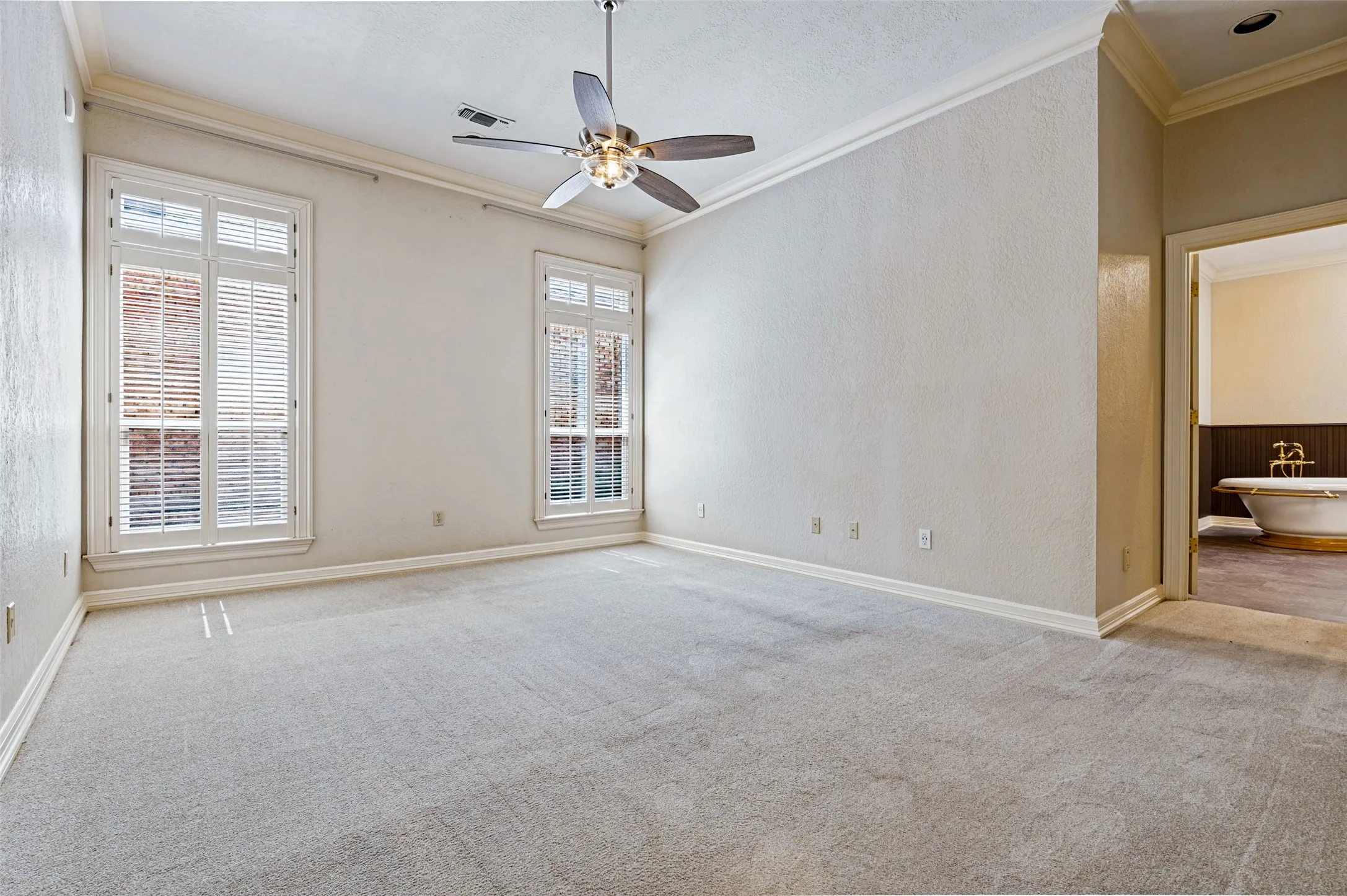 Single Family Residence For Rent in Tarrant County , 2314 Pheasant Trail, Arlington, Texas 76016, 4 Bedroom, 4 Bathroom, 2 Garage spaces, 3,648 Sqft, built in 1985, mls#21401355, Real Estate Agent in Arlington, Homes For Rent in Tarrant county, Homes For Rent in Arlington, Realtor in Arlington Texas, Real Estate Brokerage Independent Realty Texas, Luminita Cordes Realtor