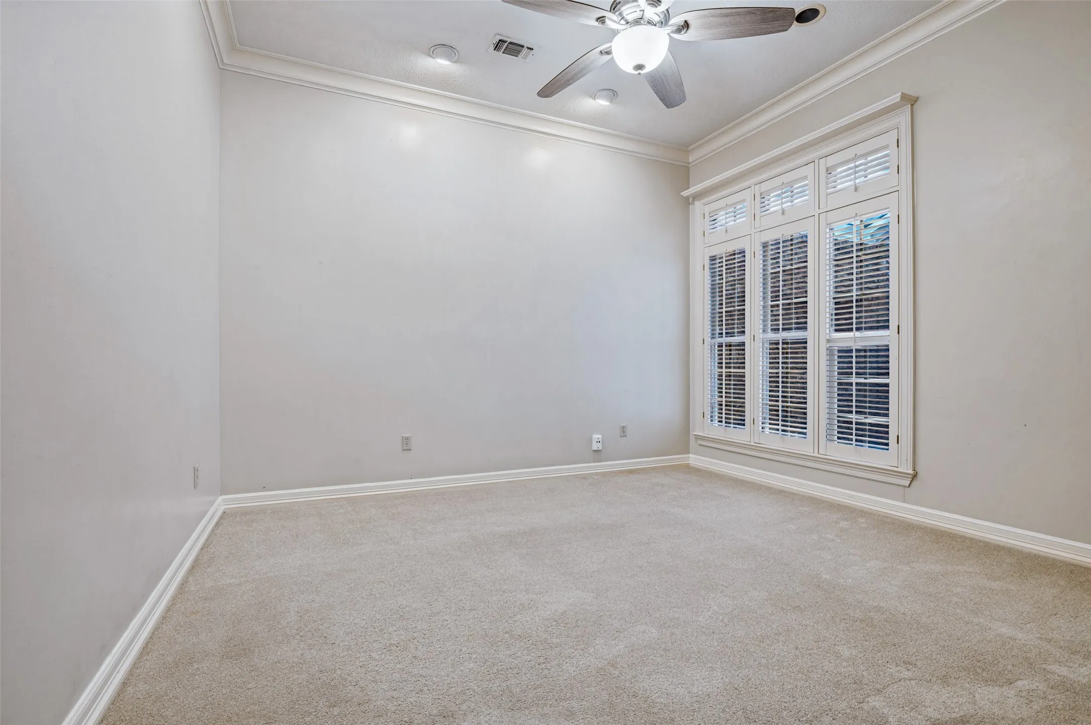 Single Family Residence For Rent in Tarrant County , 2314 Pheasant Trail, Arlington, Texas 76016, 4 Bedroom, 4 Bathroom, 2 Garage spaces, 3,648 Sqft, built in 1985, mls#21401355, Real Estate Agent in Arlington, Homes For Rent in Tarrant county, Homes For Rent in Arlington, Realtor in Arlington Texas, Real Estate Brokerage Independent Realty Texas, Luminita Cordes Realtor