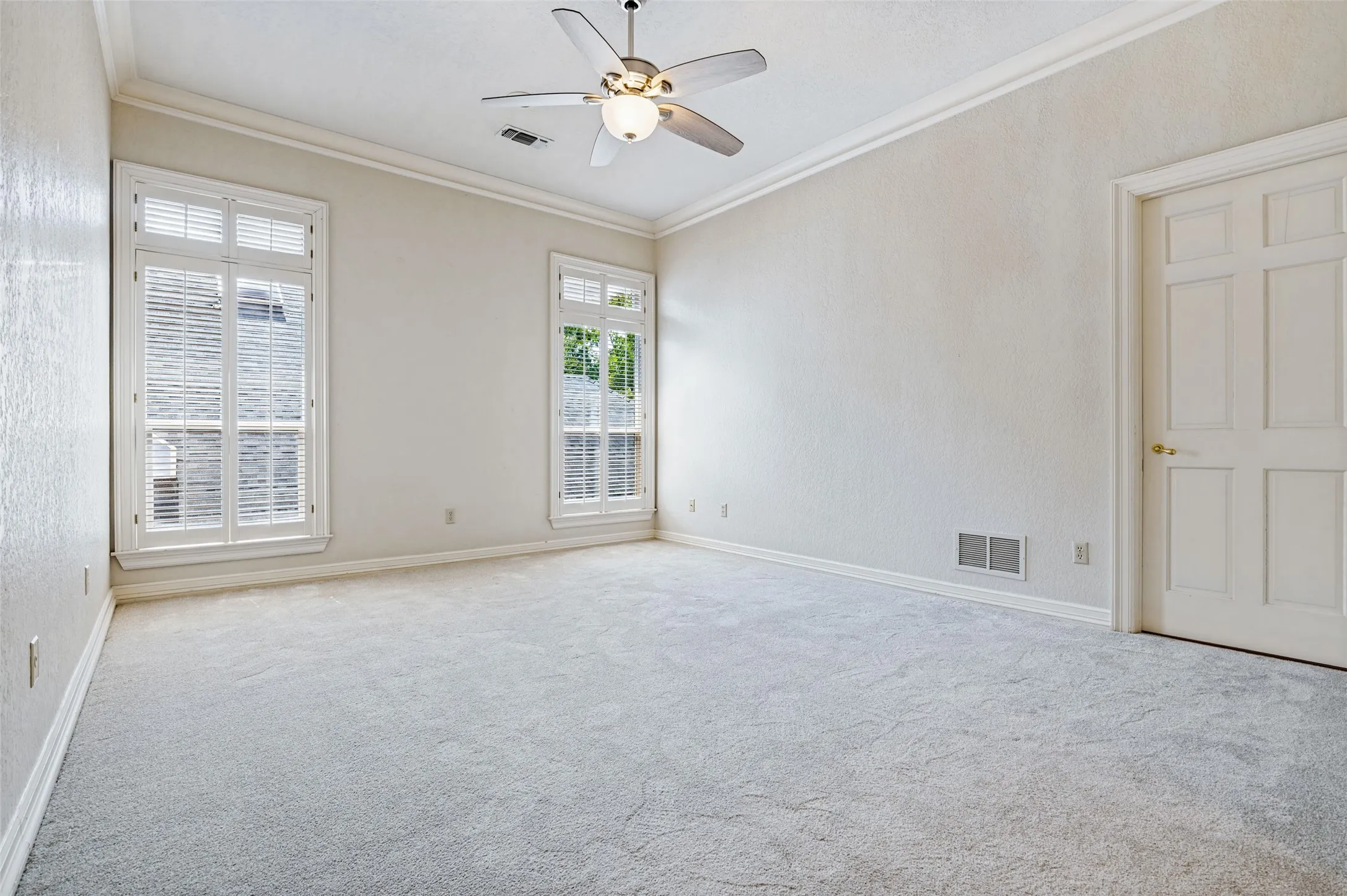 Single Family Residence For Rent in Tarrant County , 2314 Pheasant Trail, Arlington, Texas 76016, 4 Bedroom, 4 Bathroom, 2 Garage spaces, 3,648 Sqft, built in 1985, mls#21401355, Real Estate Agent in Arlington, Homes For Rent in Tarrant county, Homes For Rent in Arlington, Realtor in Arlington Texas, Real Estate Brokerage Independent Realty Texas, Luminita Cordes Realtor
