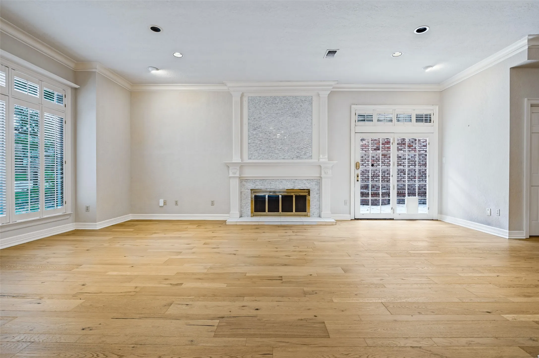 Single Family Residence For Rent in Tarrant County , 2314 Pheasant Trail, Arlington, Texas 76016, 4 Bedroom, 4 Bathroom, 2 Garage spaces, 3,648 Sqft, built in 1985, mls#21401355, Real Estate Agent in Arlington, Homes For Rent in Tarrant county, Homes For Rent in Arlington, Realtor in Arlington Texas, Real Estate Brokerage Independent Realty Texas, Luminita Cordes Realtor
